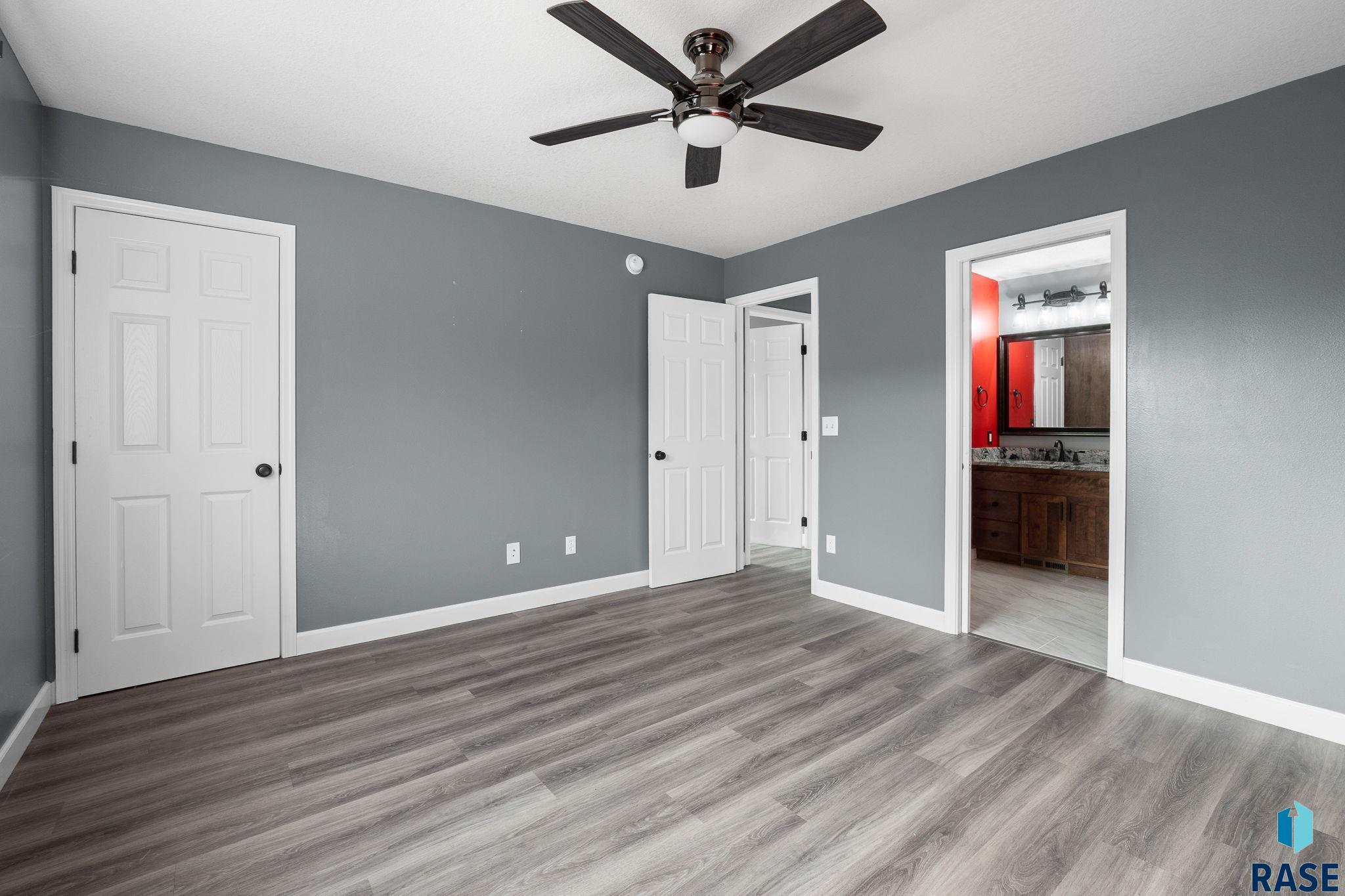 Sioux Falls, South Dakota 57106, United States, 4 Bedrooms Bedrooms, ,2 BathroomsBathrooms,Residential,Contingent,82018