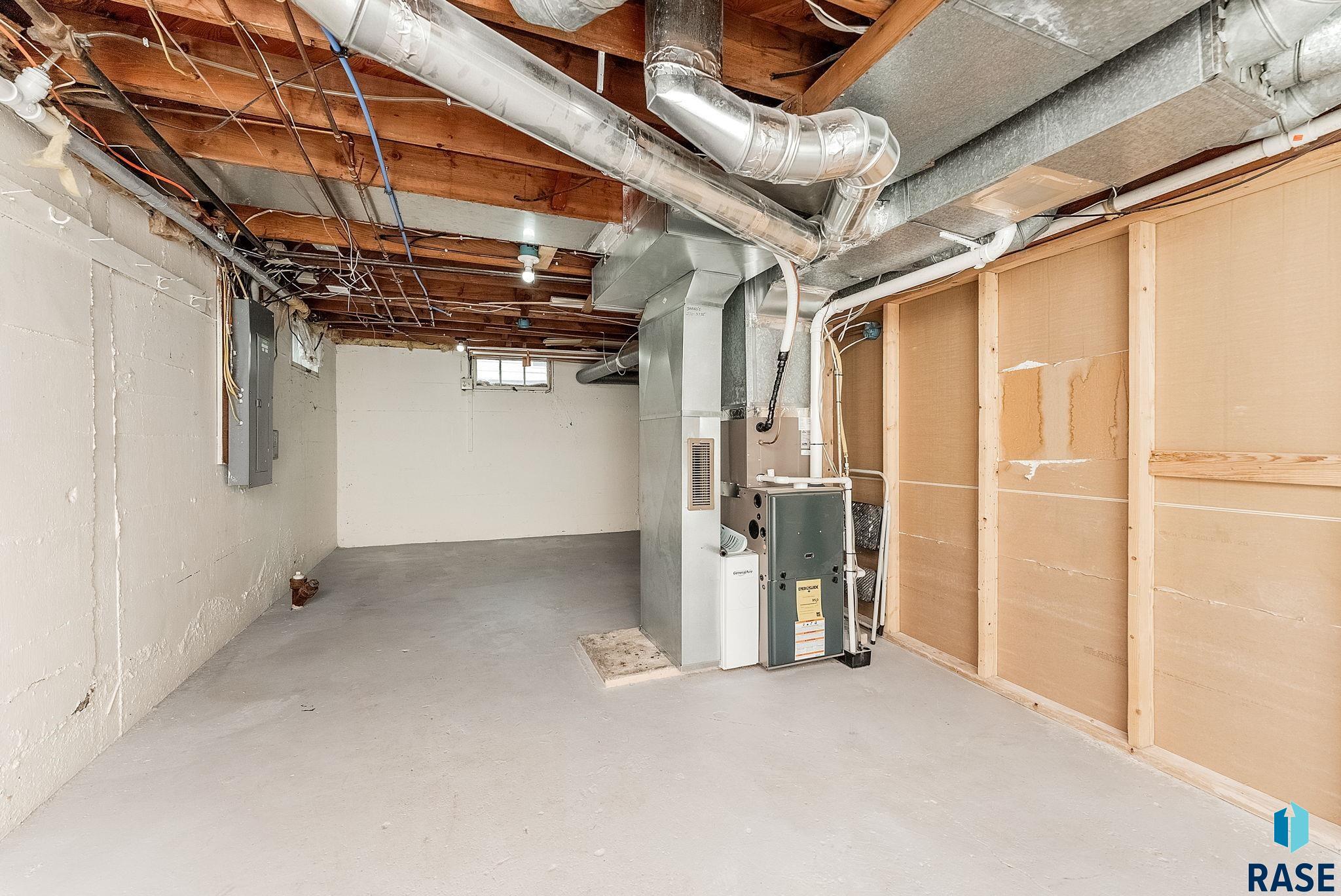 Madison, South Dakota 57042, United States, 3 Bedrooms Bedrooms, ,2 BathroomsBathrooms,Residential,Active,154848