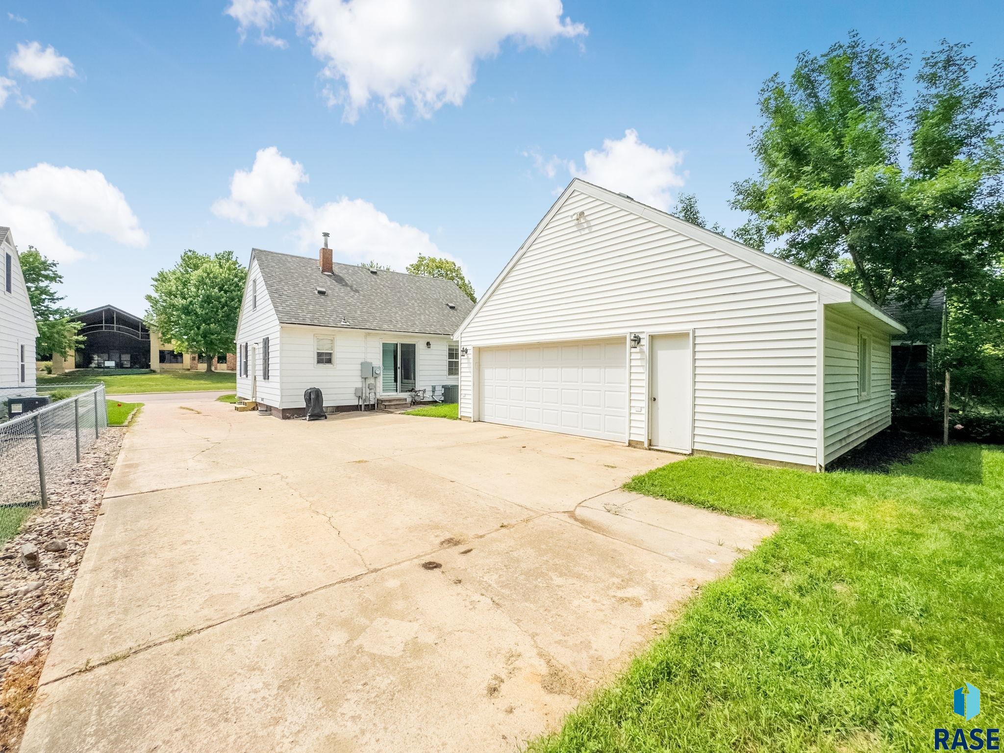 Madison, South Dakota 57042, United States, 3 Bedrooms Bedrooms, ,2 BathroomsBathrooms,Residential,Active,154848