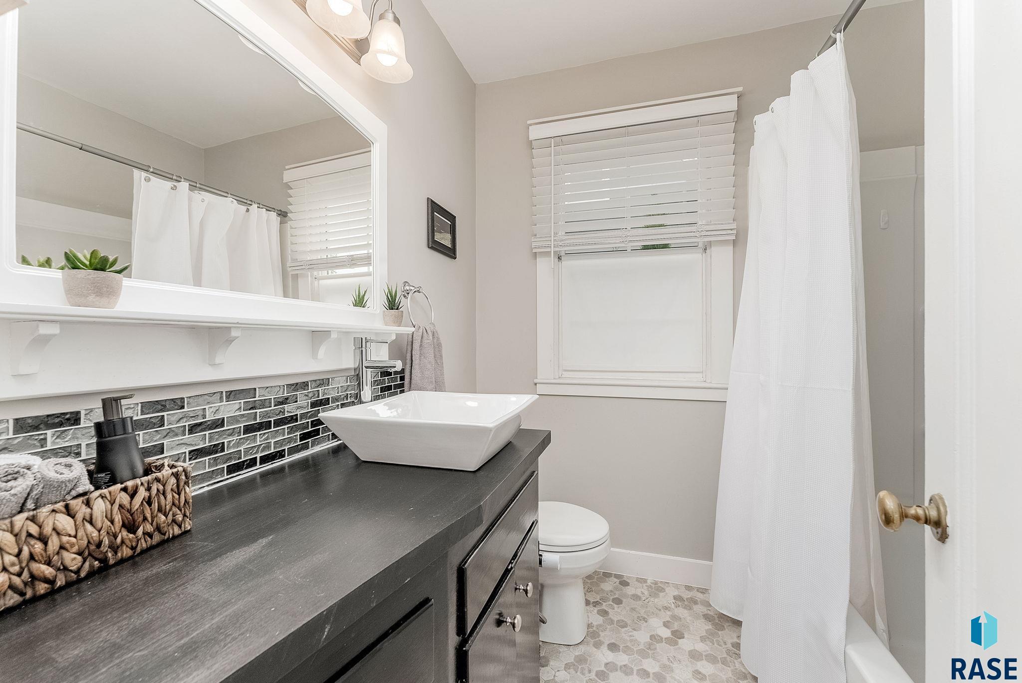 Madison, South Dakota 57042, United States, 3 Bedrooms Bedrooms, ,2 BathroomsBathrooms,Residential,Active,154848