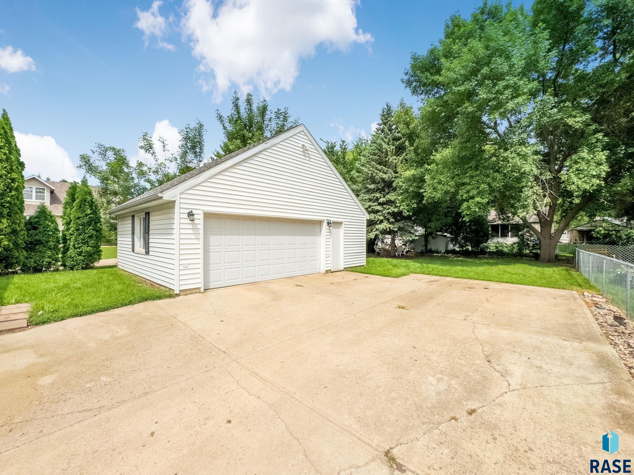 Madison, South Dakota 57042, United States, 3 Bedrooms Bedrooms, ,2 BathroomsBathrooms,Residential,Active,154848