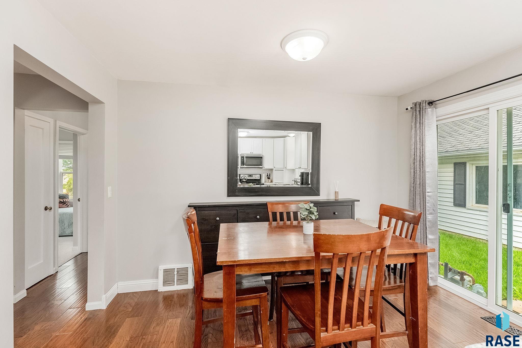 Madison, South Dakota 57042, United States, 3 Bedrooms Bedrooms, ,2 BathroomsBathrooms,Residential,Active,154848