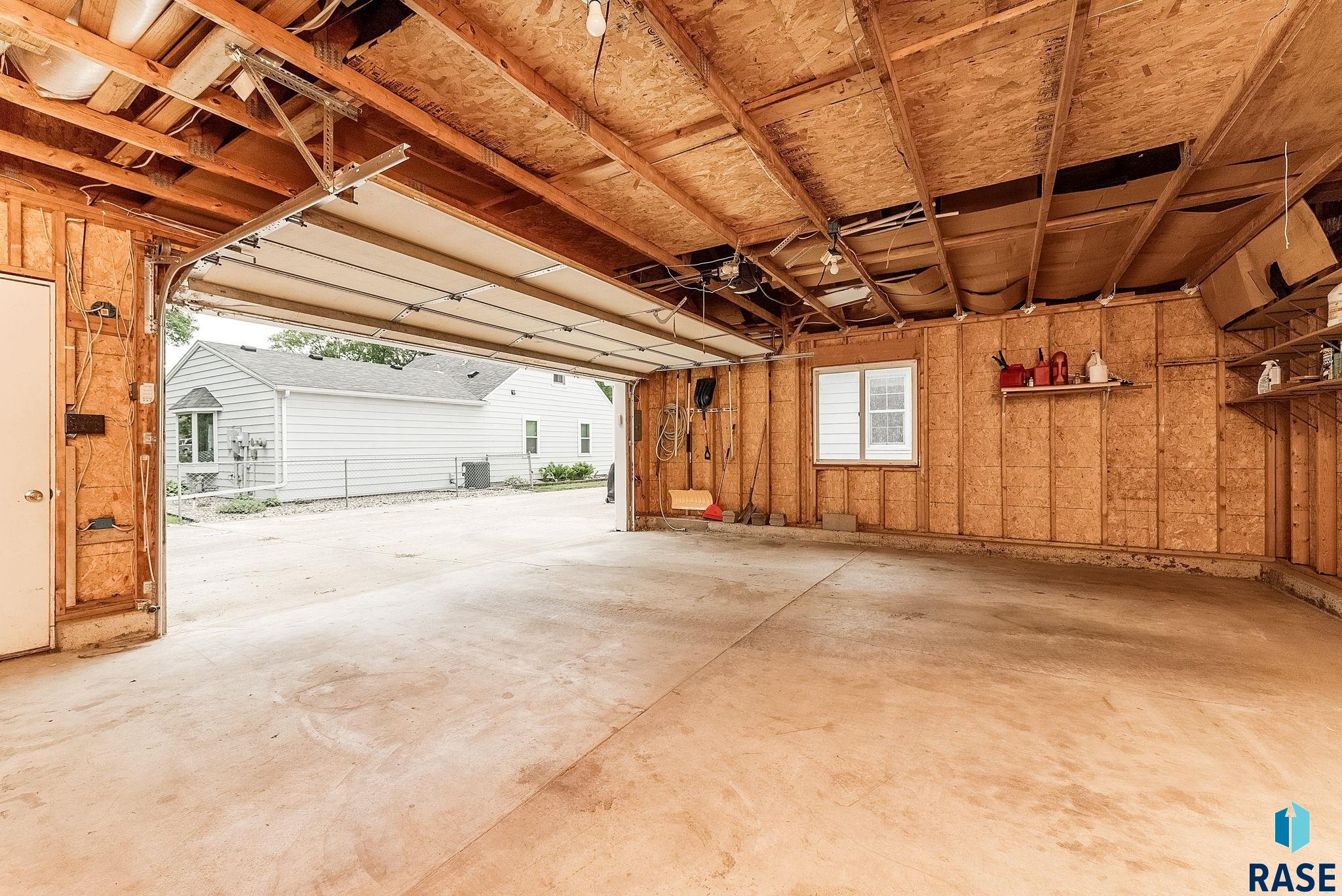 Madison, South Dakota 57042, United States, 3 Bedrooms Bedrooms, ,2 BathroomsBathrooms,Residential,Active,154848