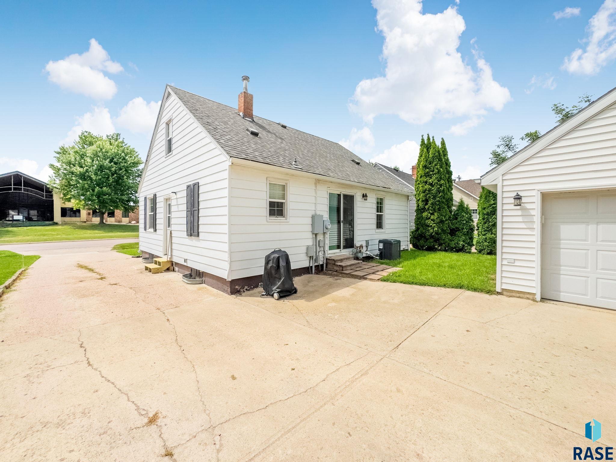Madison, South Dakota 57042, United States, 3 Bedrooms Bedrooms, ,2 BathroomsBathrooms,Residential,Active,154848