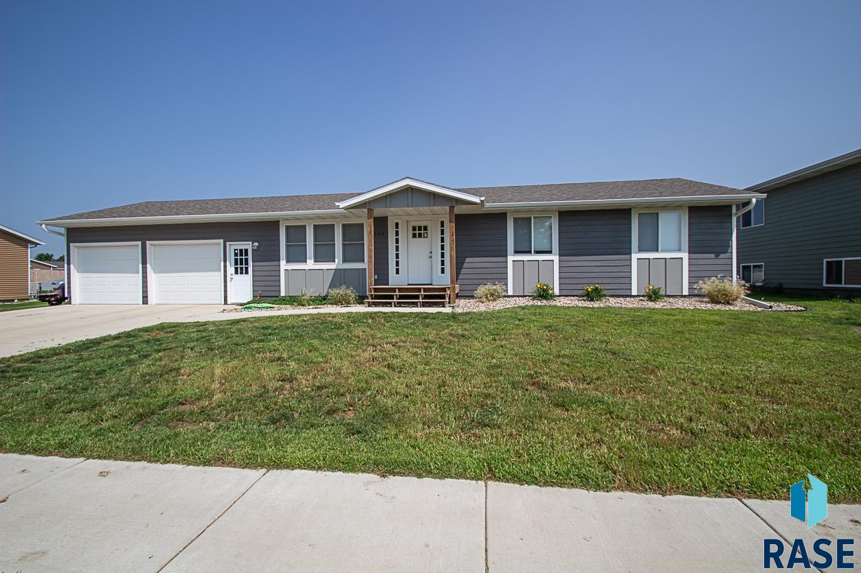 2505 N Bent Grass Ct Court, Sioux Falls, South Dakota image 1