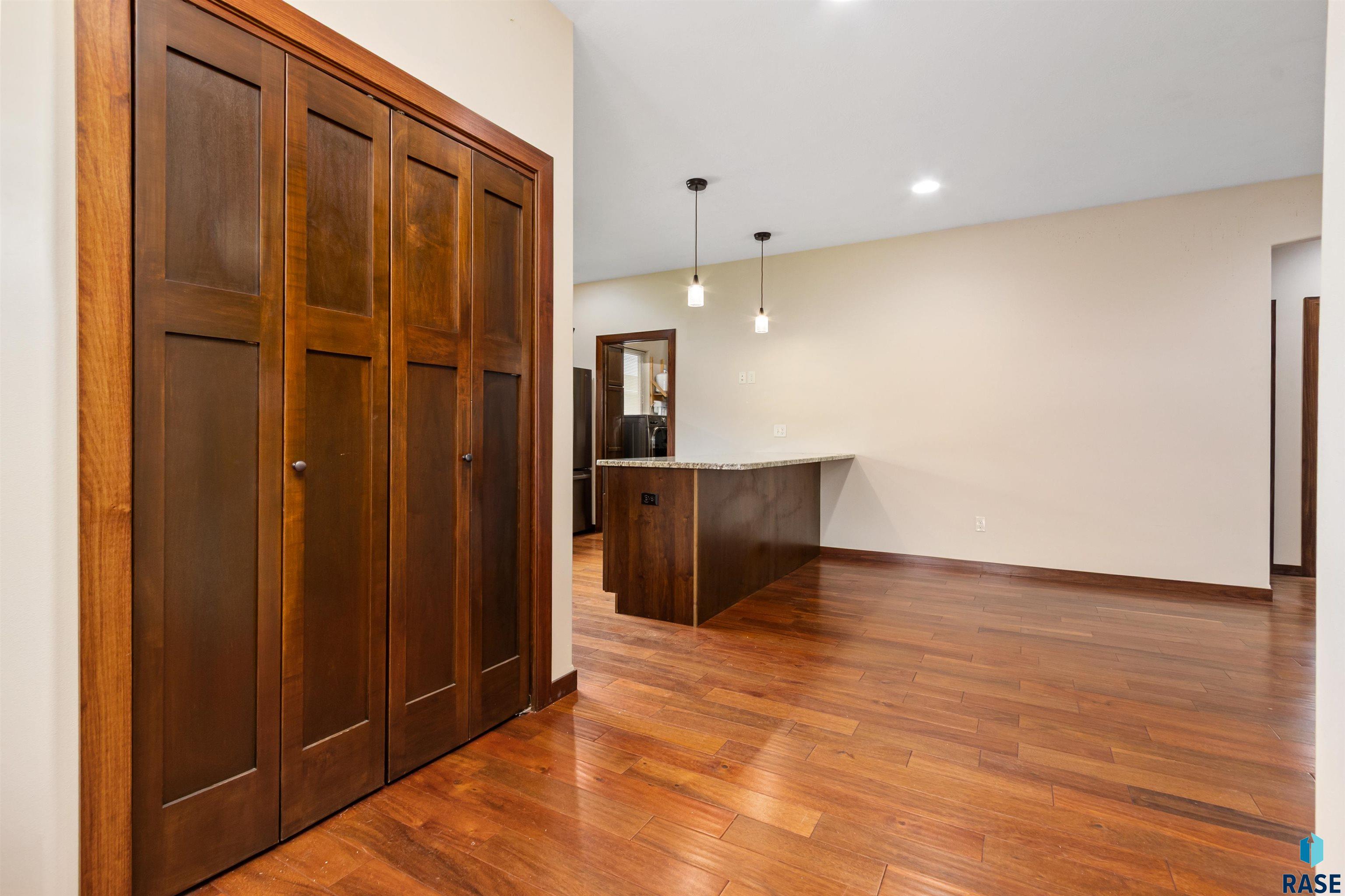 301 S Spring Pl Place, Brandon, New Jersey image 5