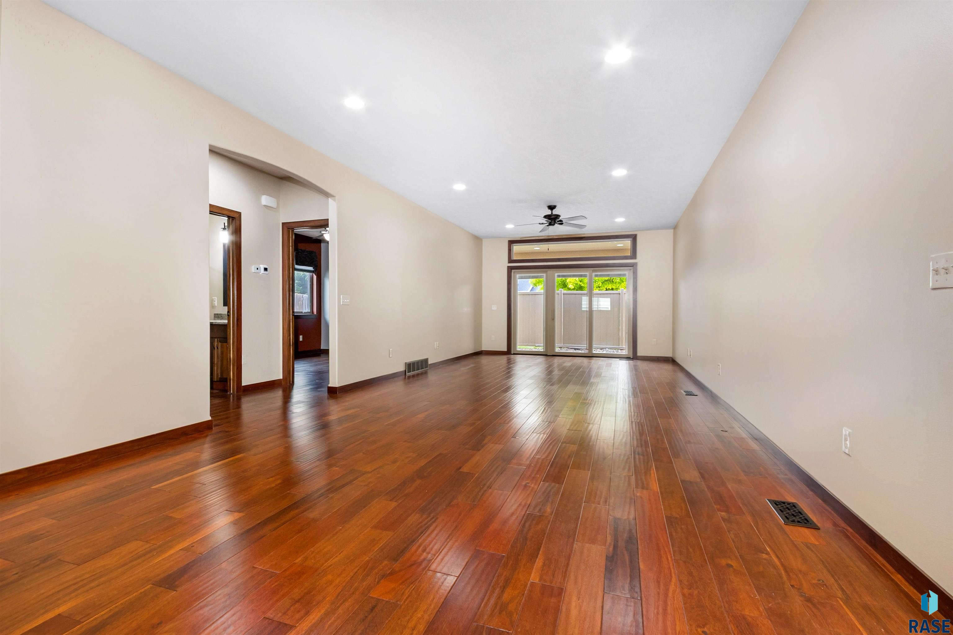 301 S Spring Pl Place, Brandon, New Jersey image 8