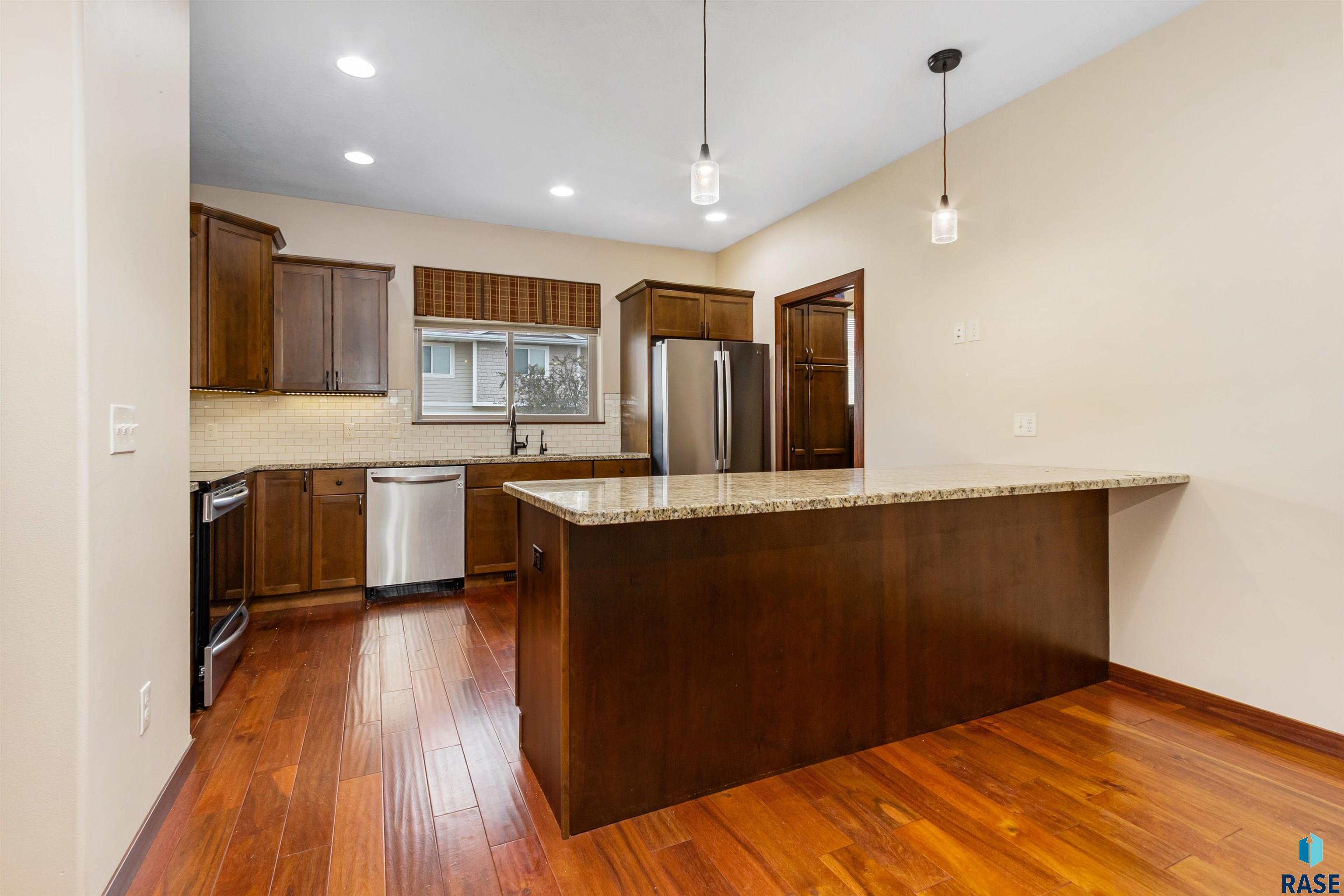 301 S Spring Pl Place, Brandon, New Jersey image 2