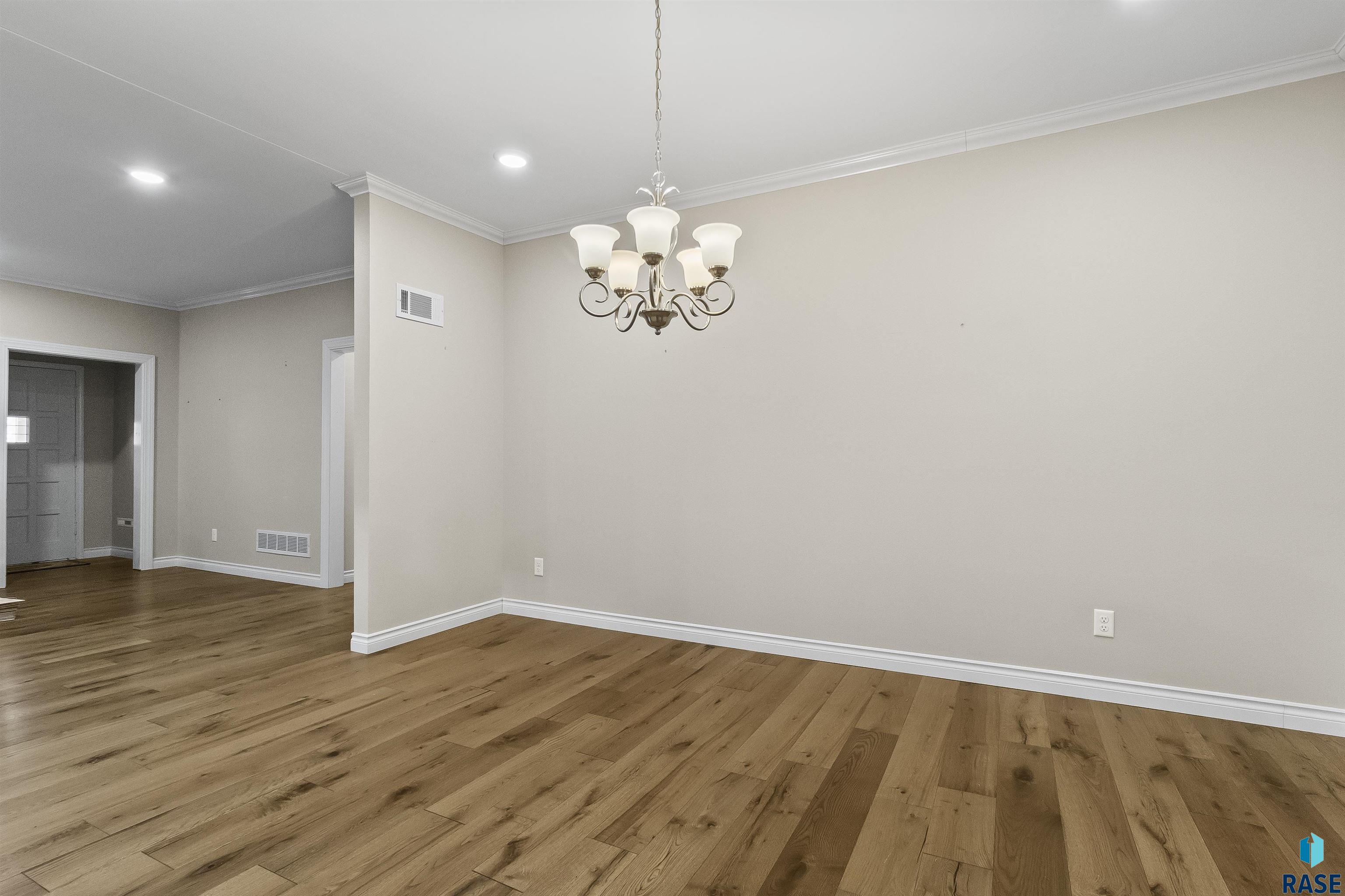 1205 Douglas Ave Avenue, Yankton, South Dakota image 8