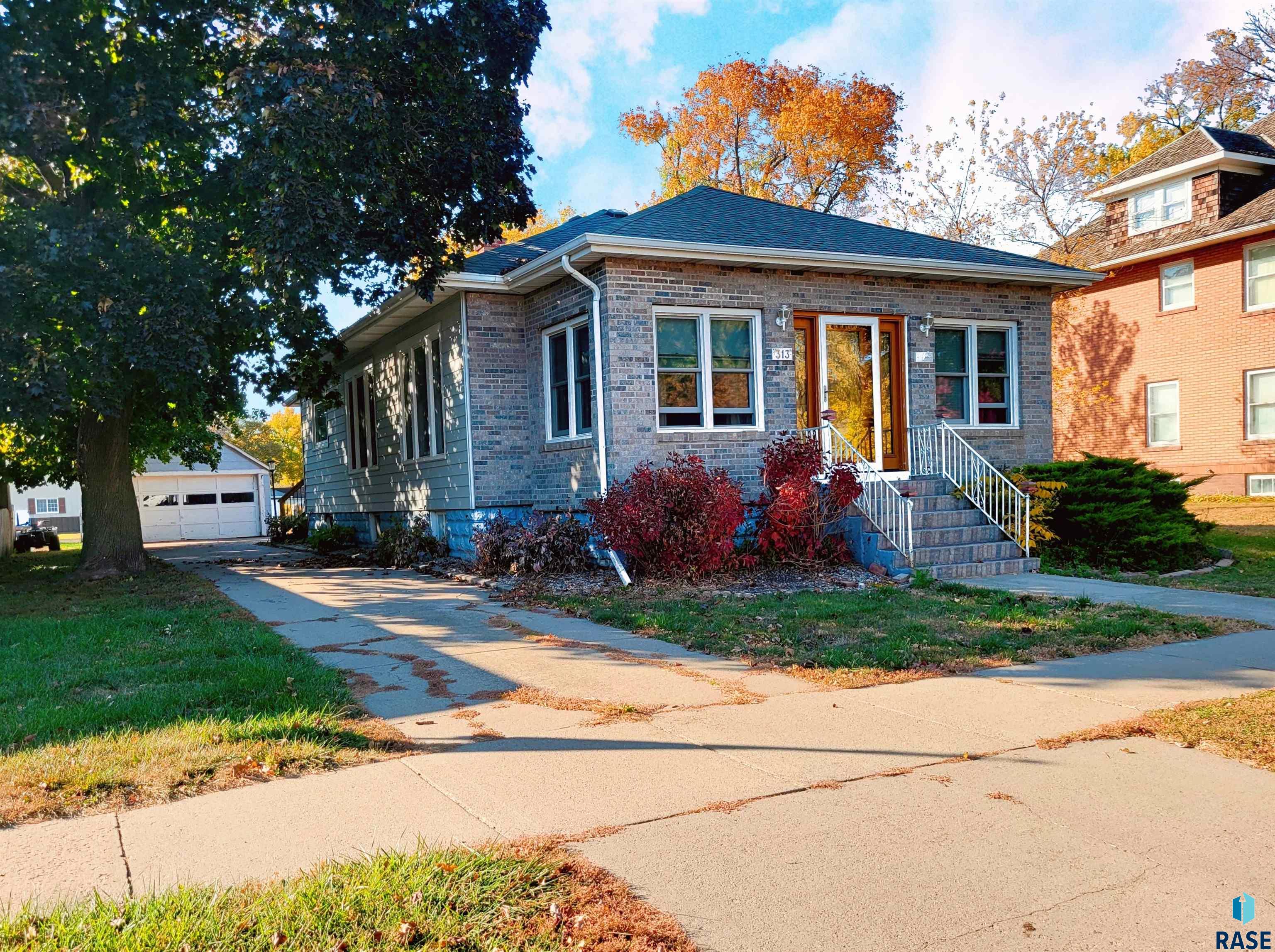 313 S Main St Street, Lennox, South Dakota image 1