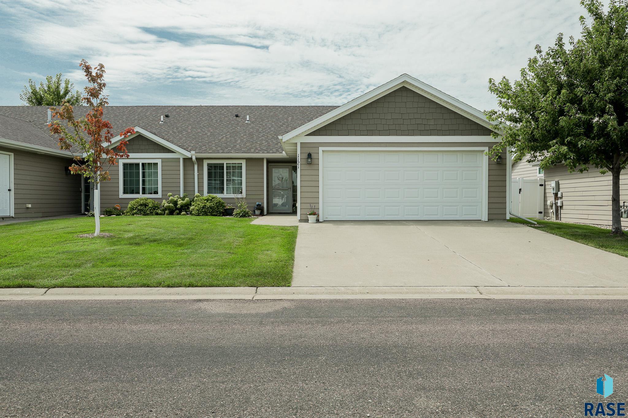 1121 N Springfield Pl Place, Sioux Falls, South Dakota image 1