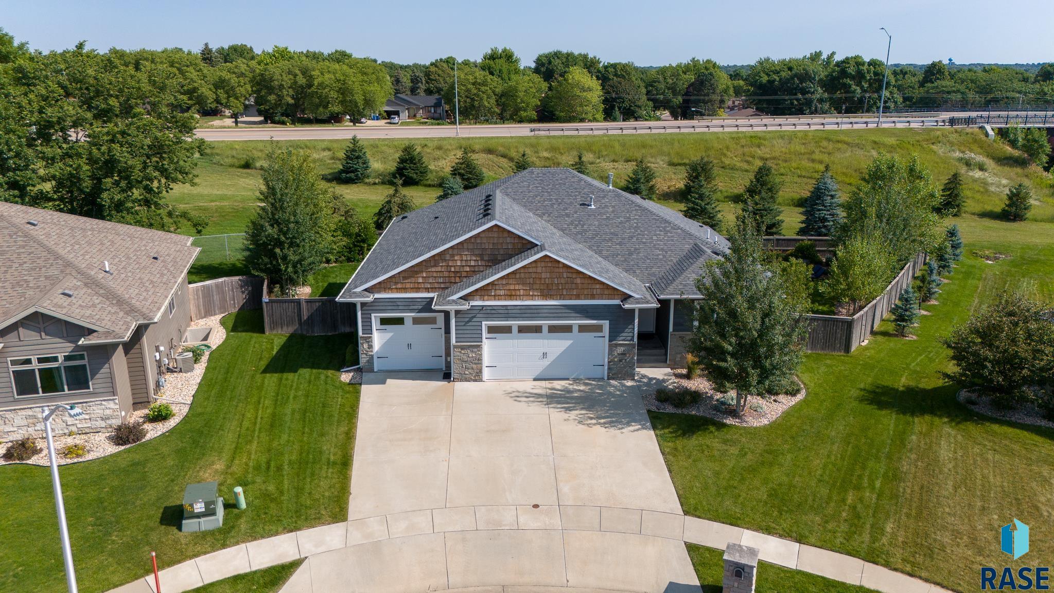 2240 E Stone Pointe Cir Circle, Sioux Falls, South Dakota image 43