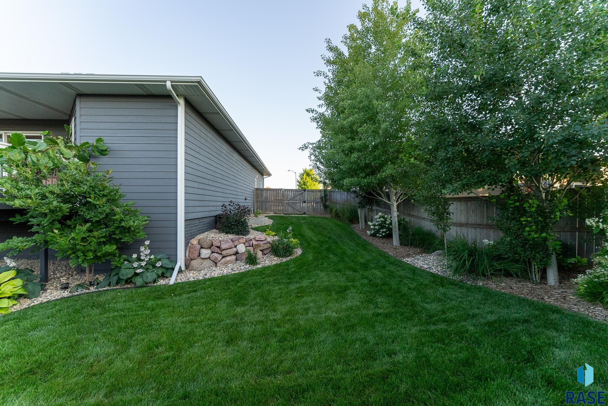 2240 E Stone Pointe Cir Circle, Sioux Falls, South Dakota image 35