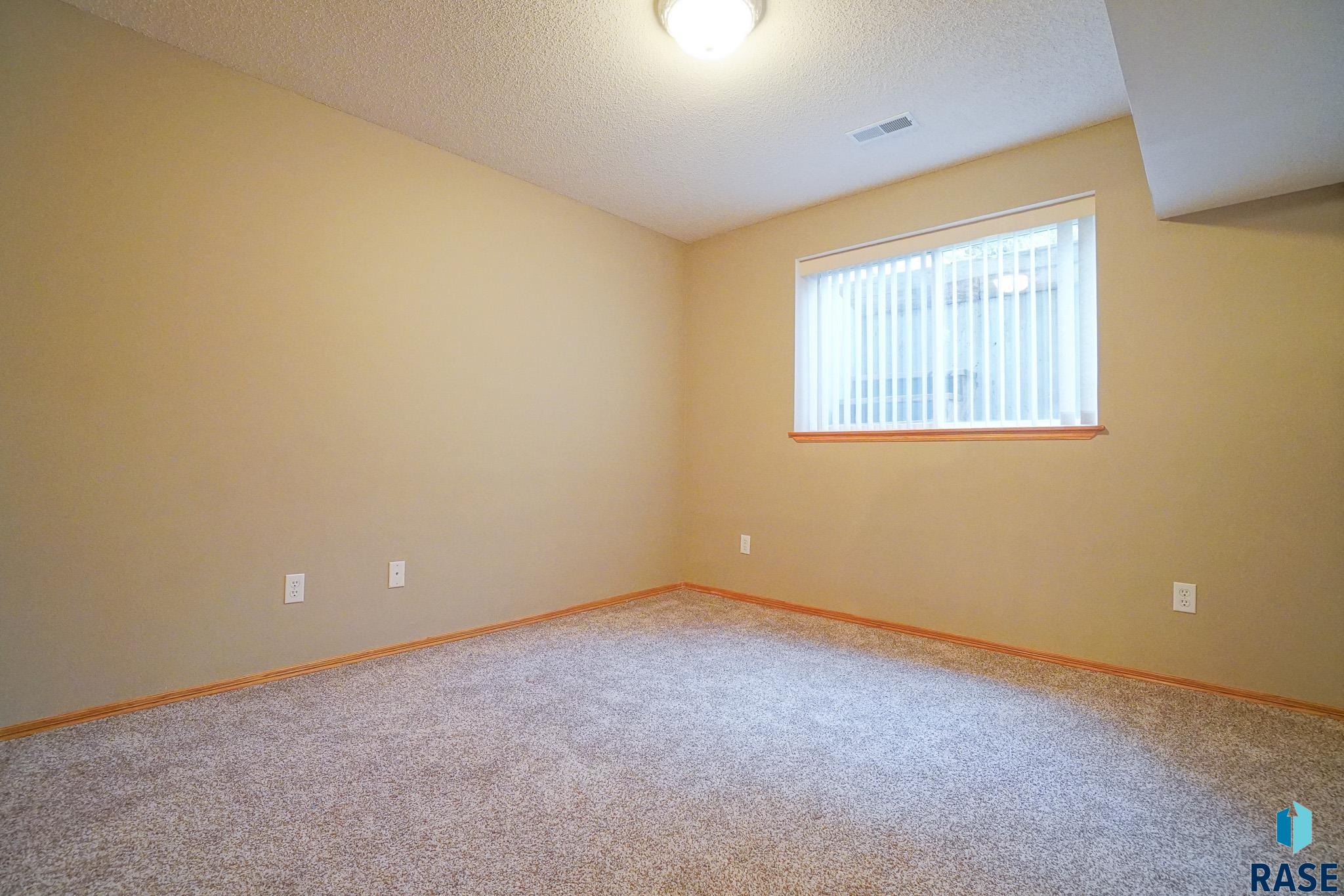 1601 E 63rd St Street, Sioux Falls, New Jersey image 24