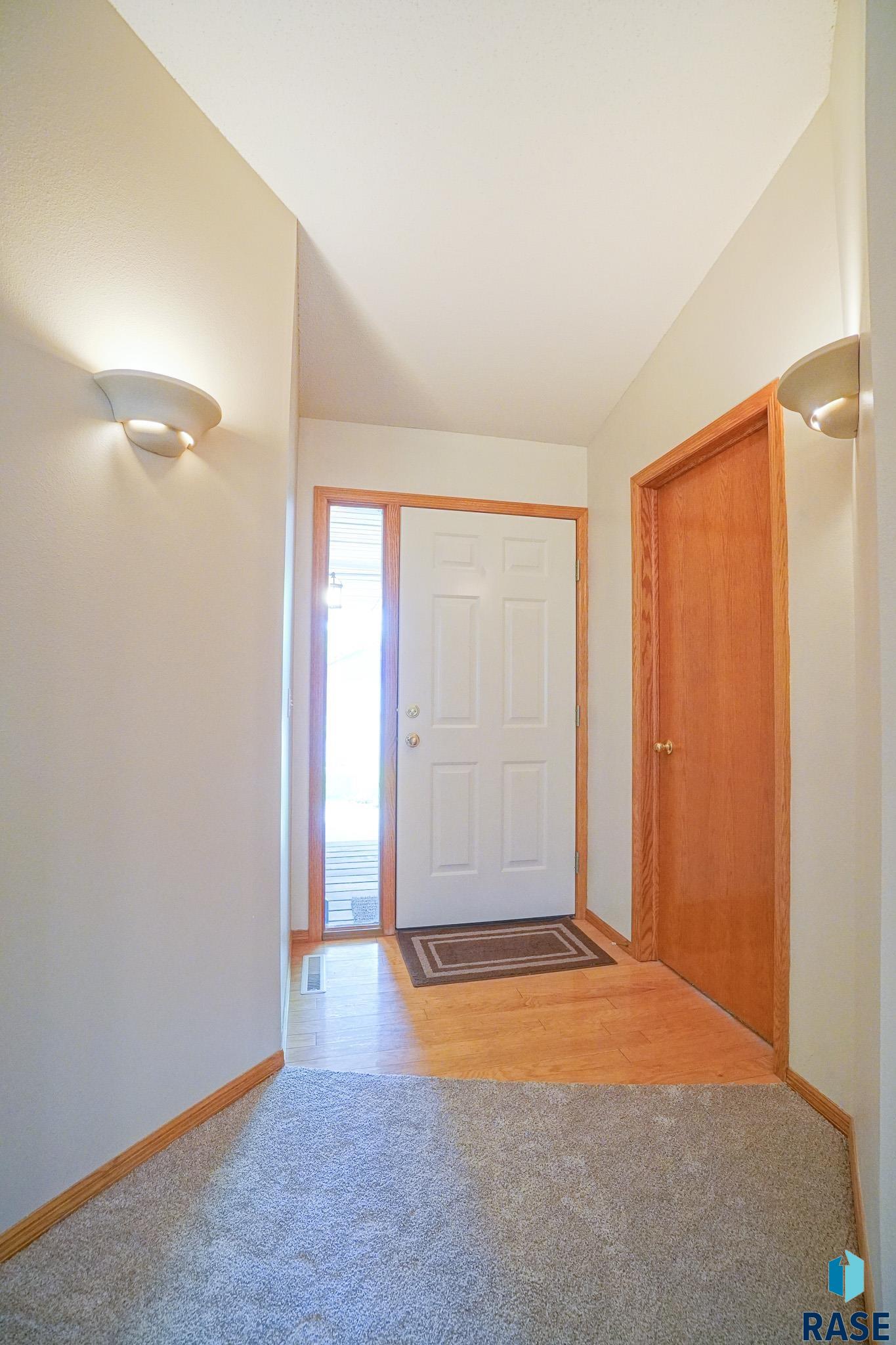 1601 E 63rd St Street, Sioux Falls, New Jersey image 2