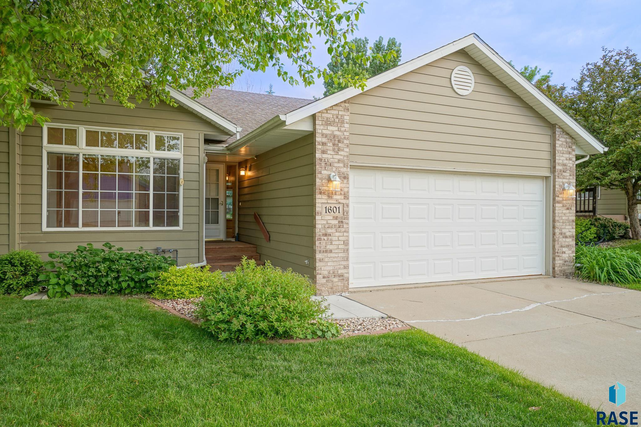 1601 E 63rd St Street, Sioux Falls, New Jersey image 1
