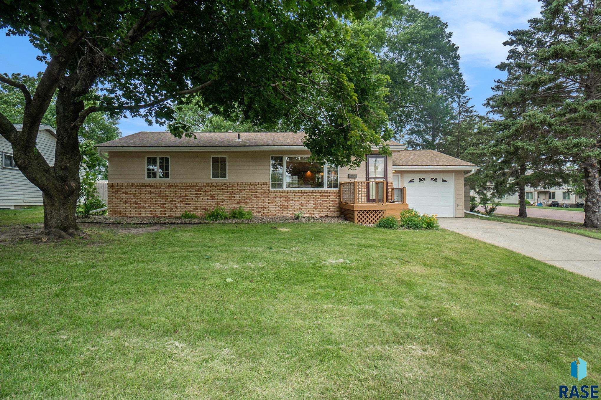 721 N Catherine Ave Avenue, Madison, South Dakota image 1