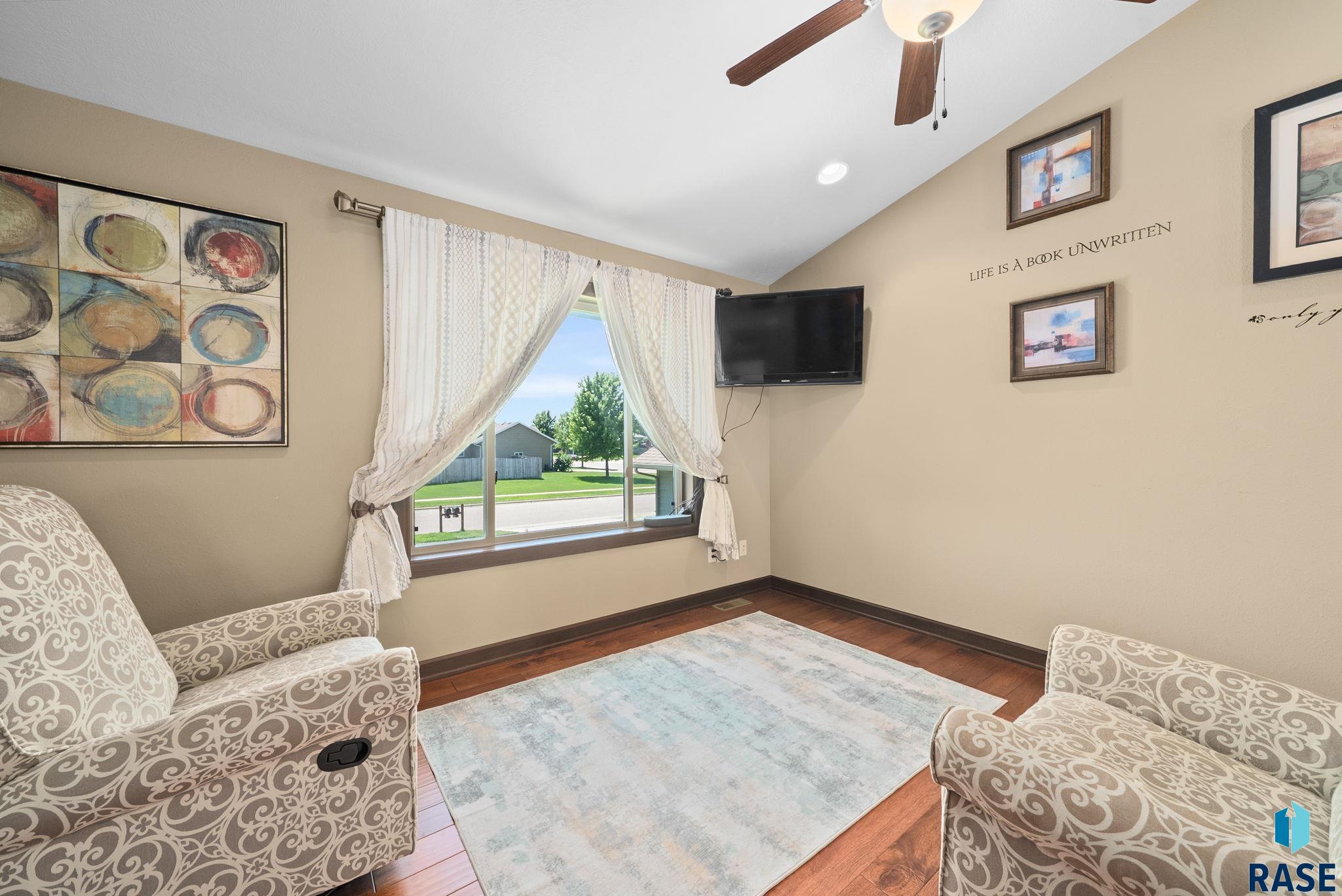 Sioux Falls, South Dakota 57110, United States, 3 Bedrooms Bedrooms, ,3 BathroomsBathrooms,Residential,Active,172601