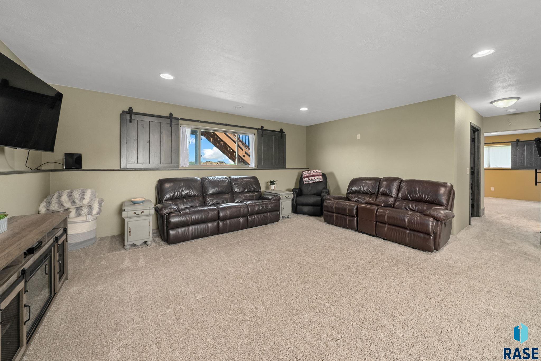 Sioux Falls, South Dakota 57110, United States, 3 Bedrooms Bedrooms, ,3 BathroomsBathrooms,Residential,Active,172601