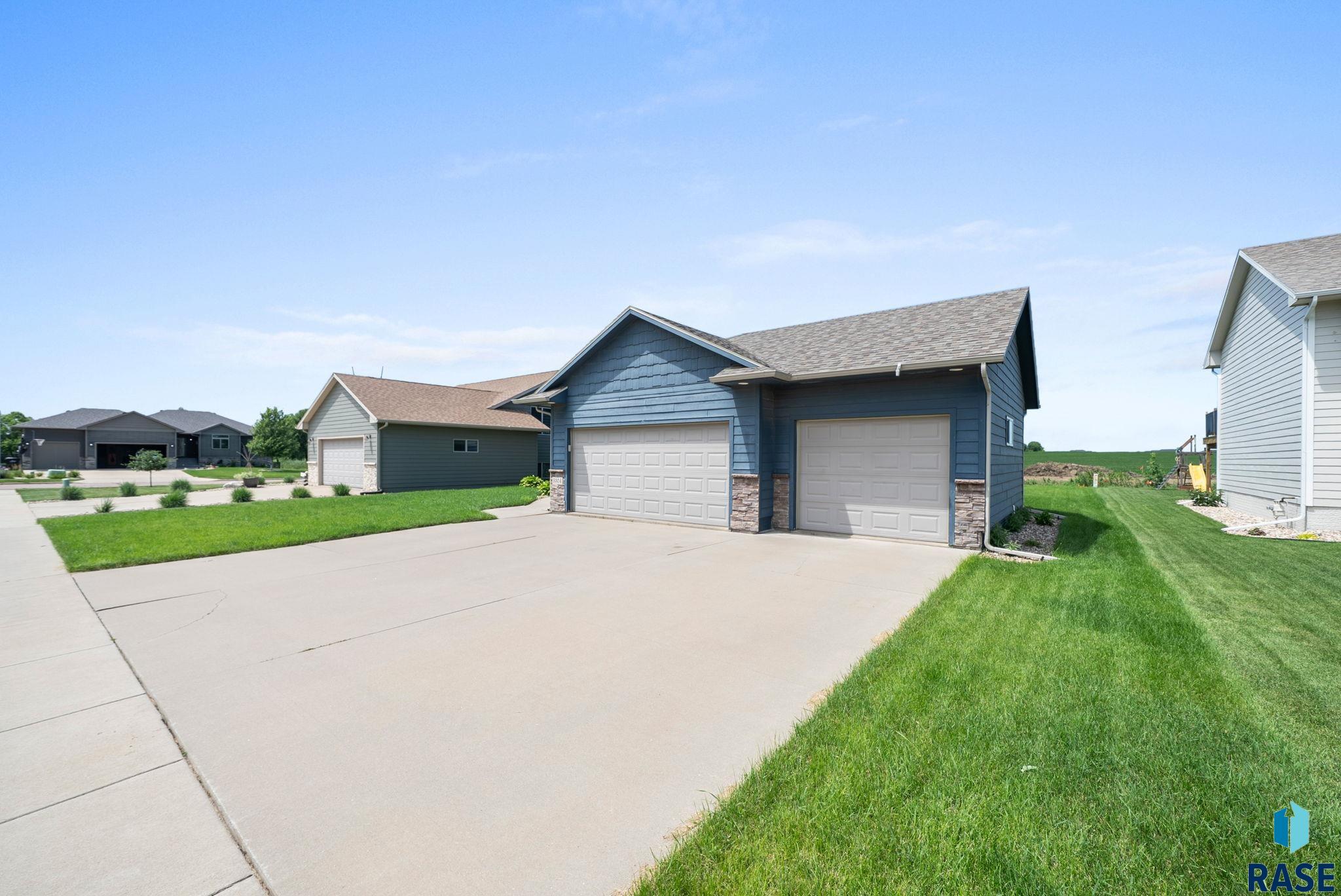 Sioux Falls, South Dakota 57110, United States, 3 Bedrooms Bedrooms, ,3 BathroomsBathrooms,Residential,Active,172601