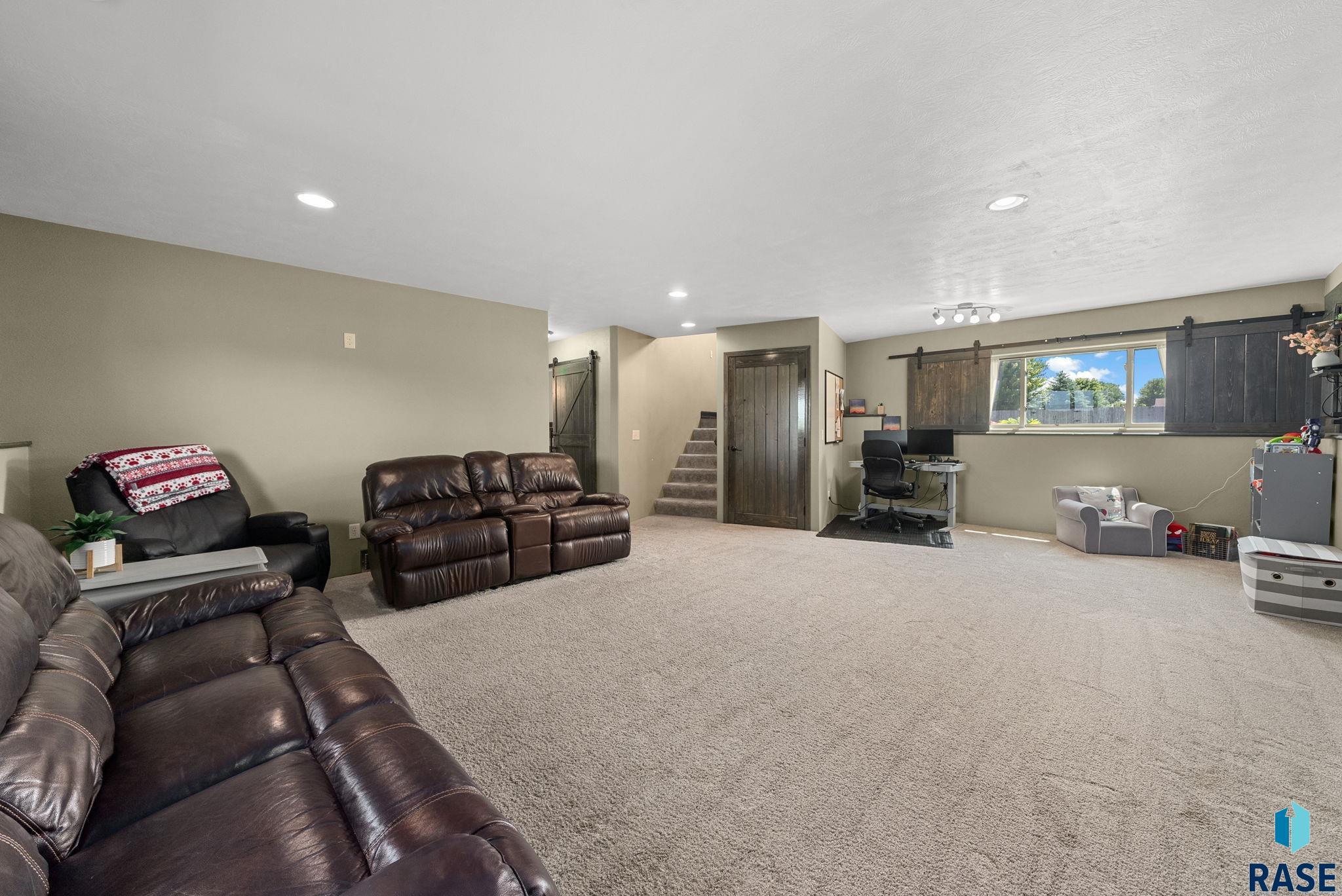 Sioux Falls, South Dakota 57110, United States, 3 Bedrooms Bedrooms, ,3 BathroomsBathrooms,Residential,Active,172601