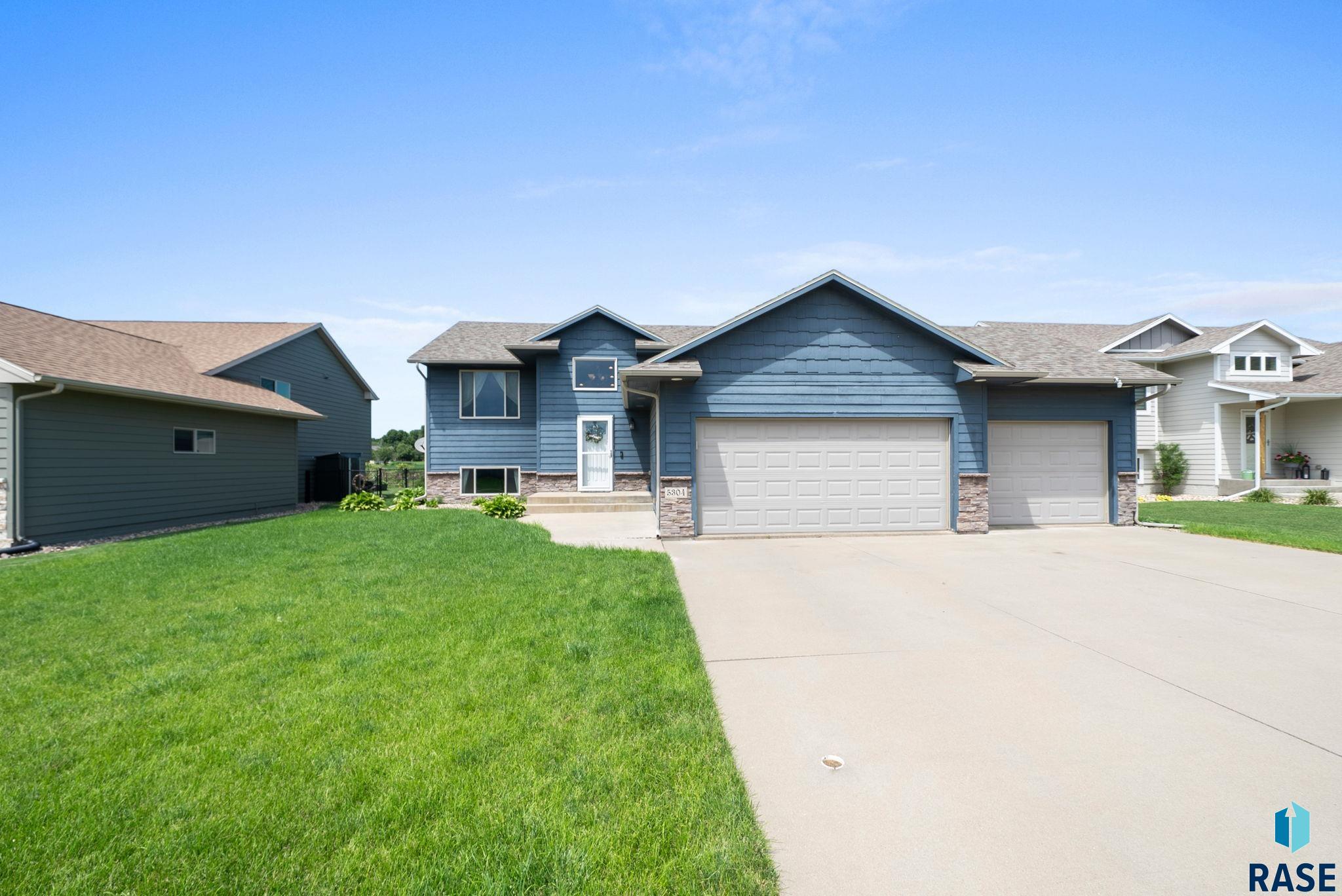 Sioux Falls, South Dakota 57110, United States, 3 Bedrooms Bedrooms, ,3 BathroomsBathrooms,Residential,Active,172601