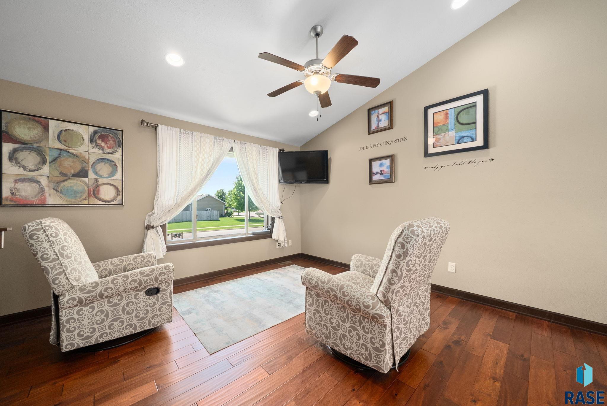 Sioux Falls, South Dakota 57110, United States, 3 Bedrooms Bedrooms, ,3 BathroomsBathrooms,Residential,Active,172601