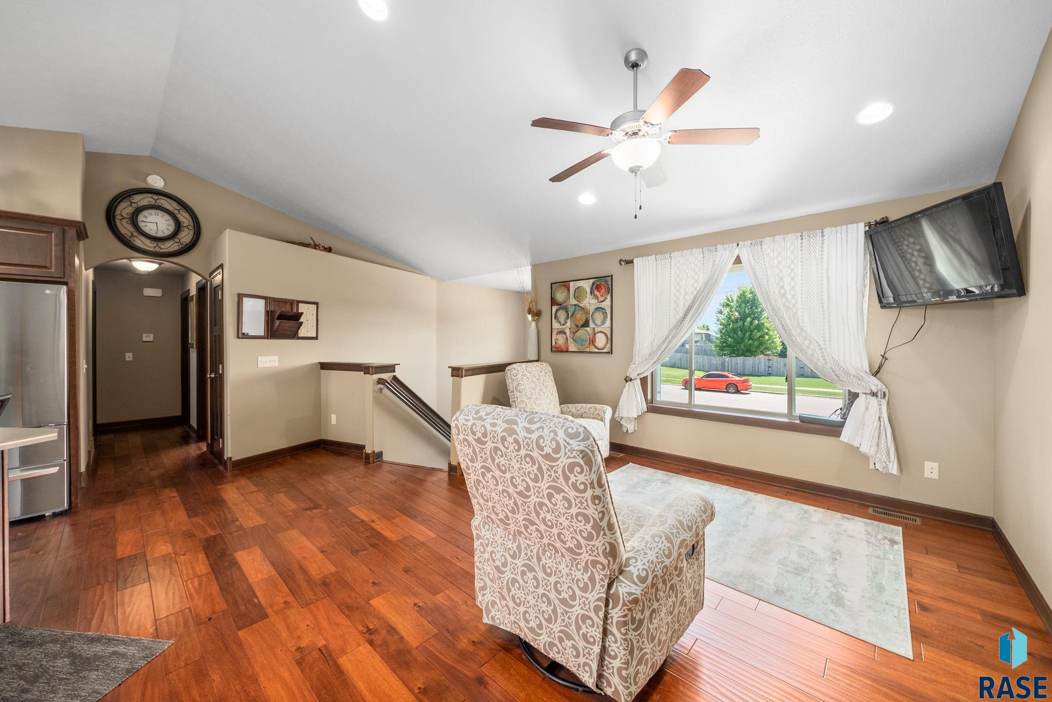 Sioux Falls, South Dakota 57110, United States, 3 Bedrooms Bedrooms, ,3 BathroomsBathrooms,Residential,Active,172601