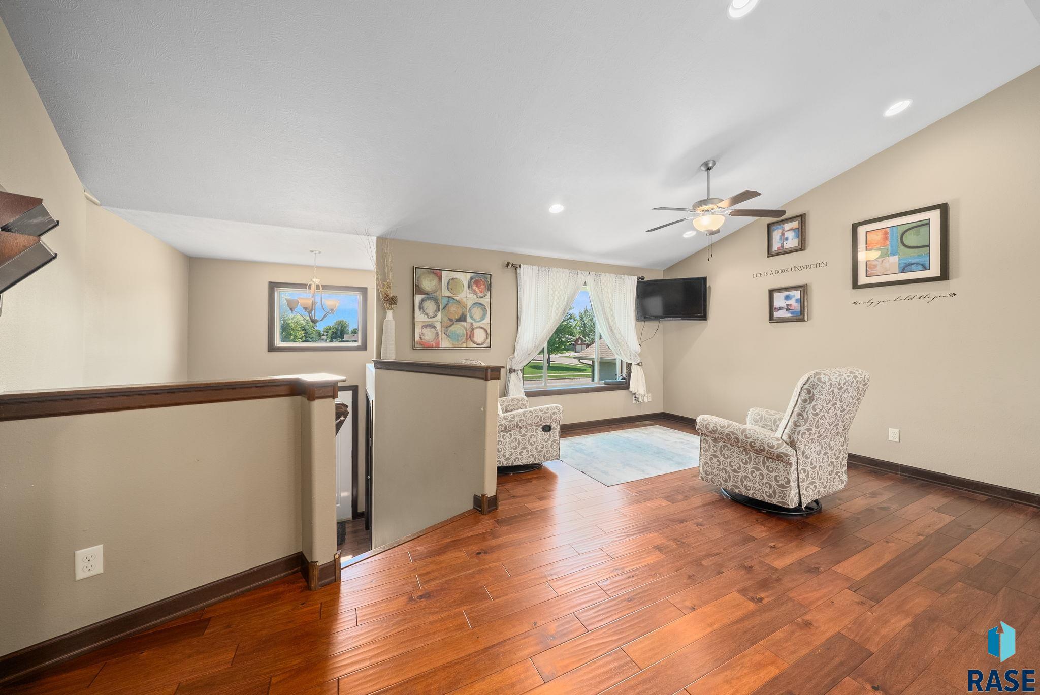 Sioux Falls, South Dakota 57110, United States, 3 Bedrooms Bedrooms, ,3 BathroomsBathrooms,Residential,Active,172601