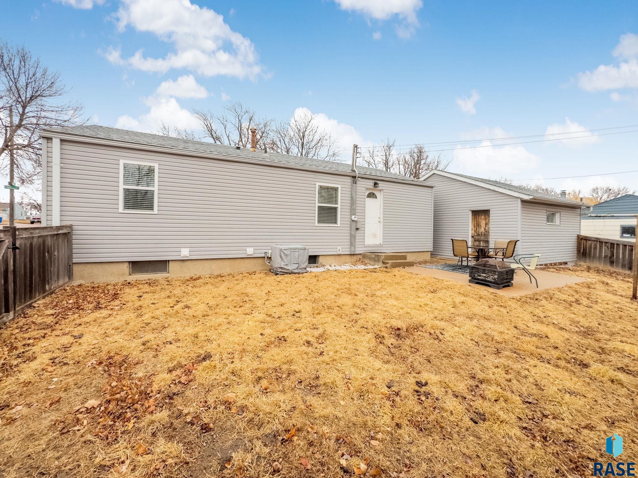 Sioux Falls, South Dakota 57103, United States, 3 Bedrooms Bedrooms, ,1 BathroomBathrooms,Residential,Contingent,82709