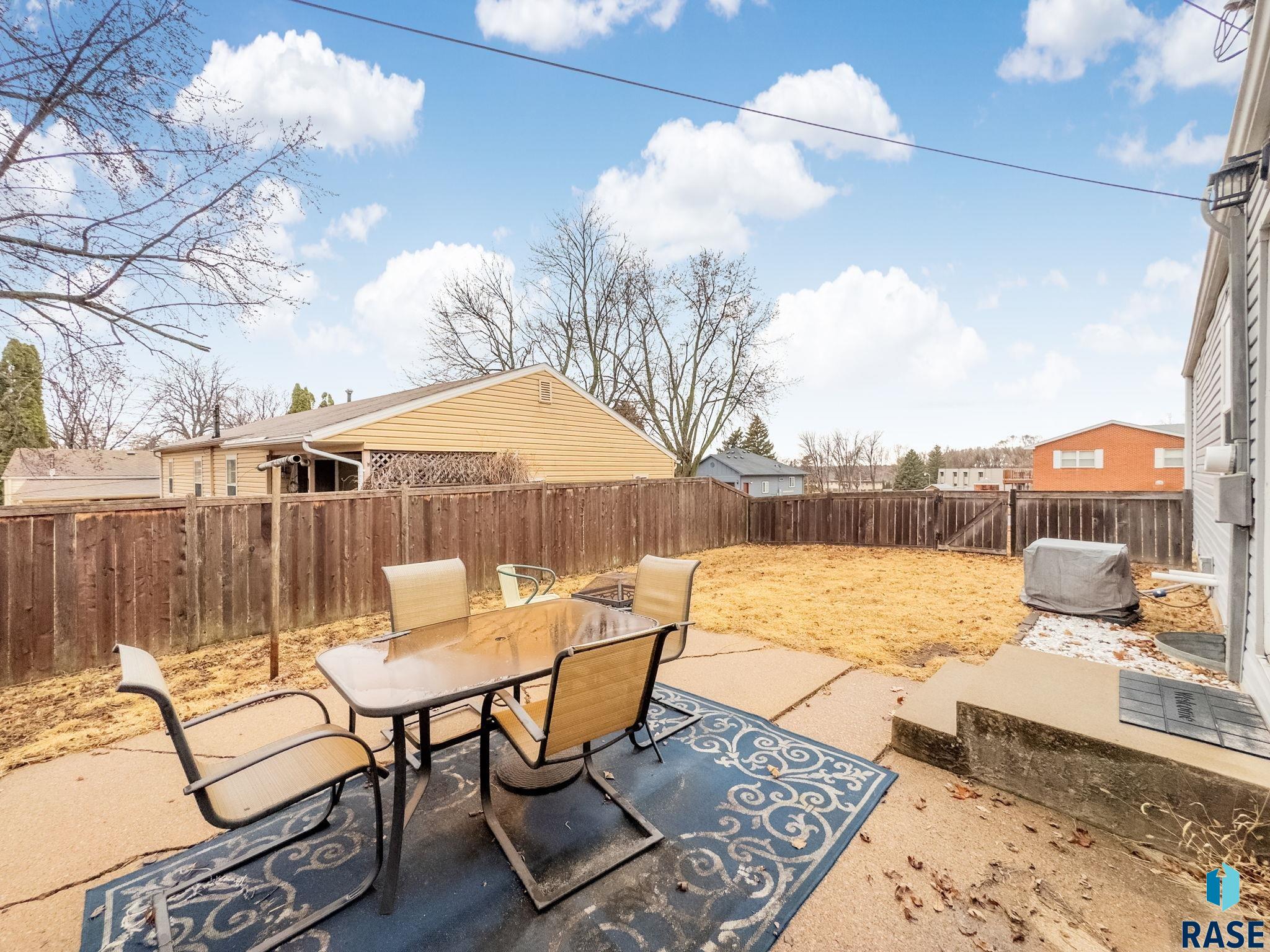 Sioux Falls, South Dakota 57103, United States, 3 Bedrooms Bedrooms, ,1 BathroomBathrooms,Residential,Contingent,82709