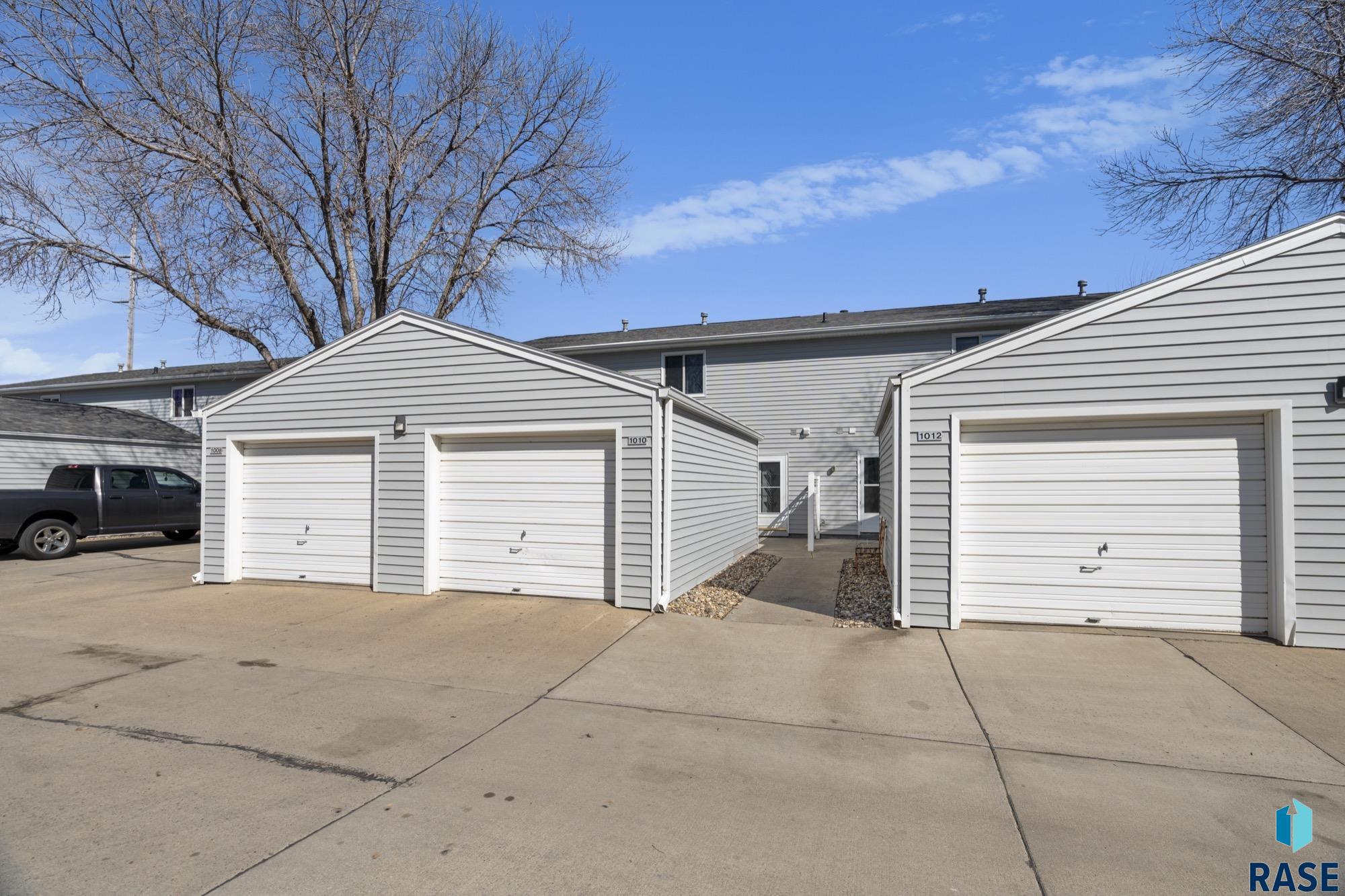 1010 S Bridgeport Pl Place, Sioux Falls, South Dakota image 1