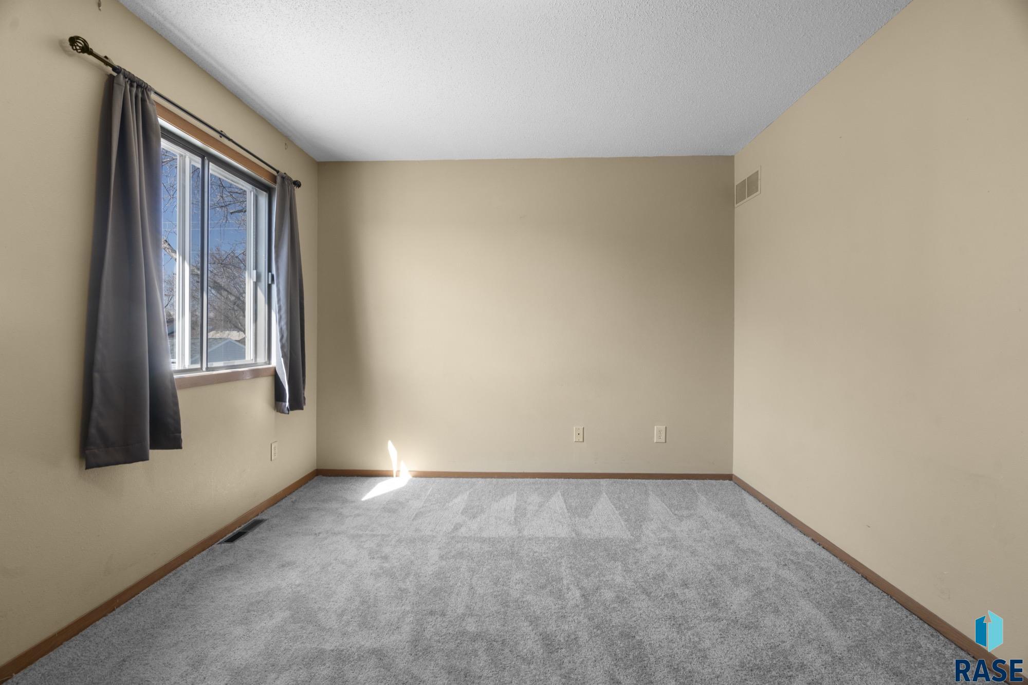 1010 S Bridgeport Pl Place, Sioux Falls, South Dakota image 15