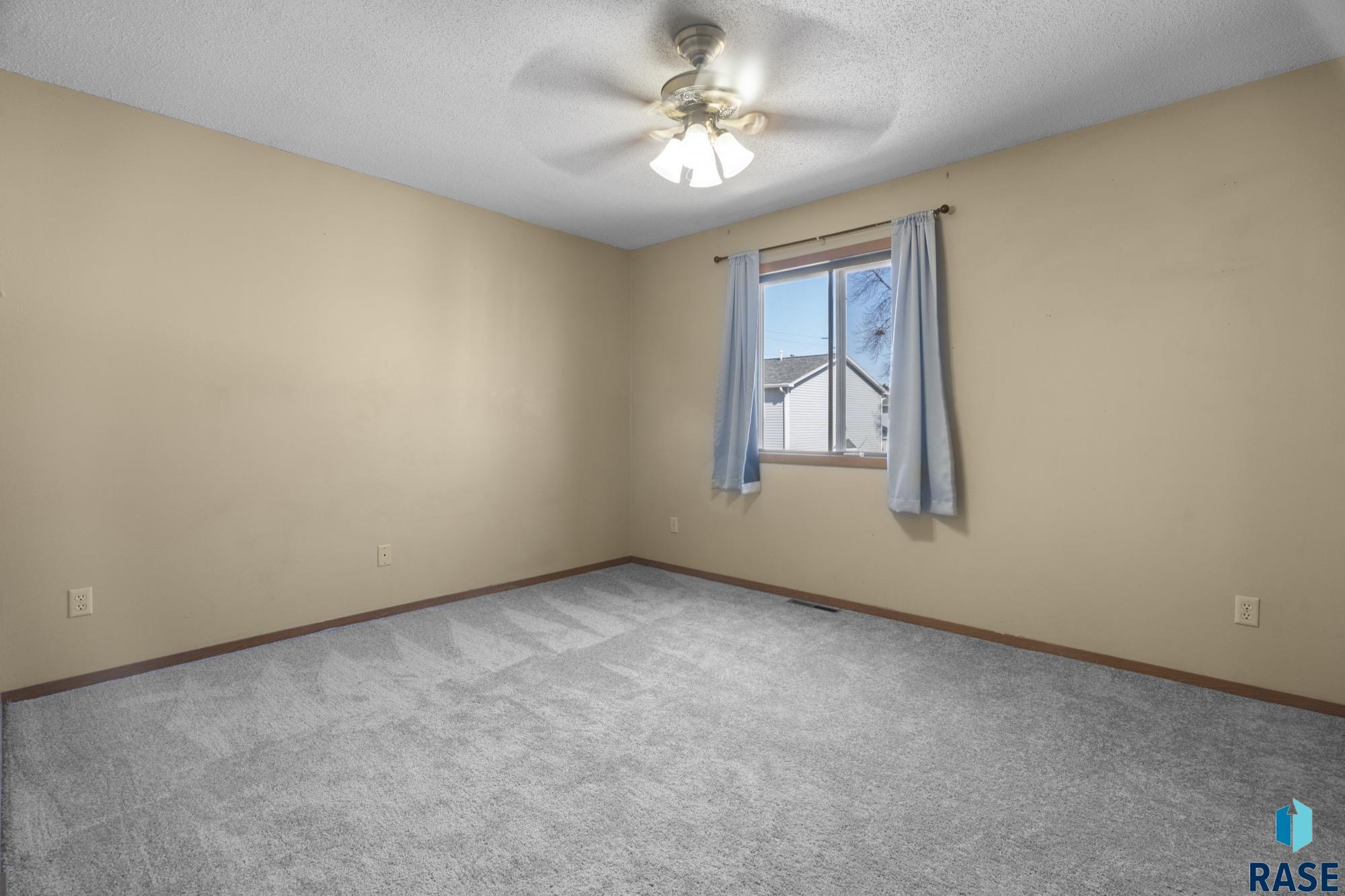 1010 S Bridgeport Pl Place, Sioux Falls, South Dakota image 19