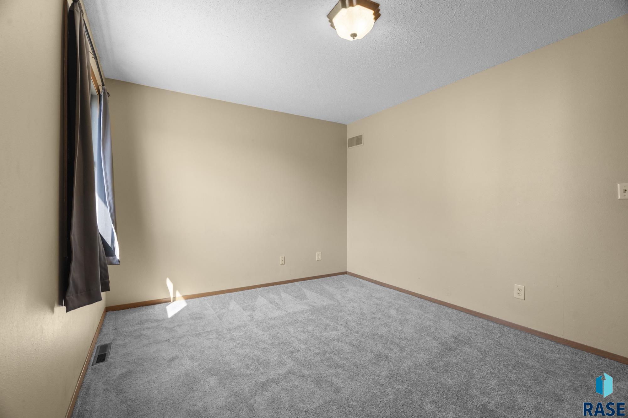 1010 S Bridgeport Pl Place, Sioux Falls, South Dakota image 16