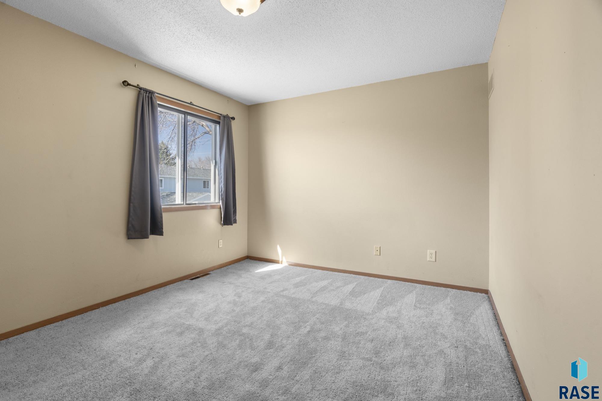 1010 S Bridgeport Pl Place, Sioux Falls, South Dakota image 14