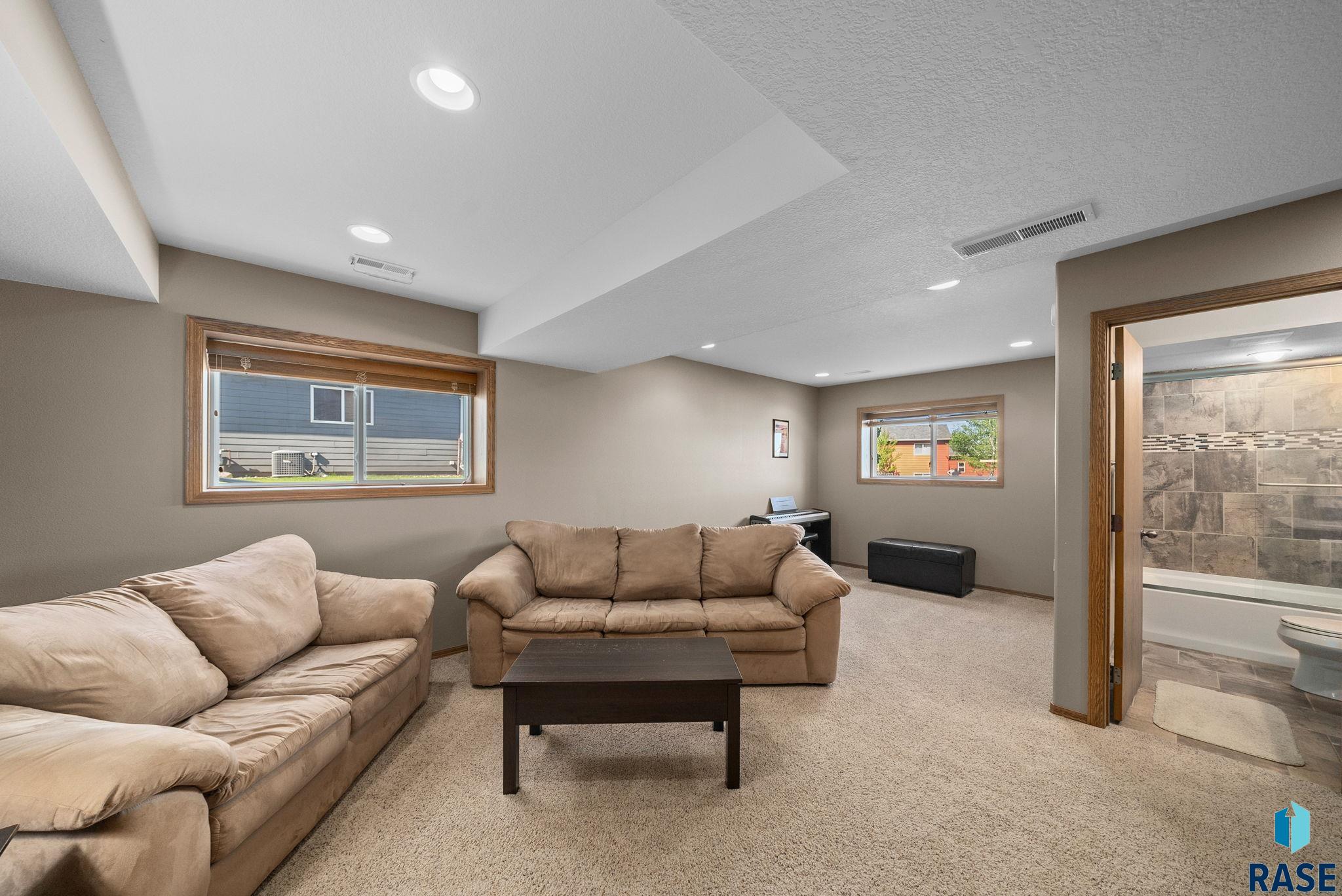 506 Almond Ave Avenue, Harrisburg, New Jersey image 24
