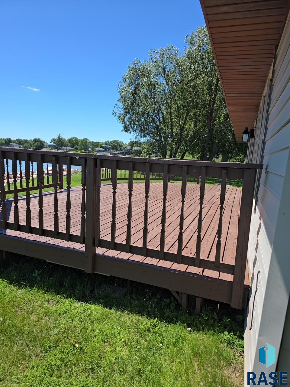 162 NW Lake Dr