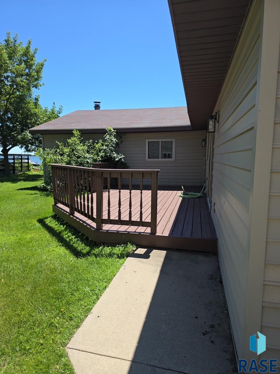 162 NW Lake Dr