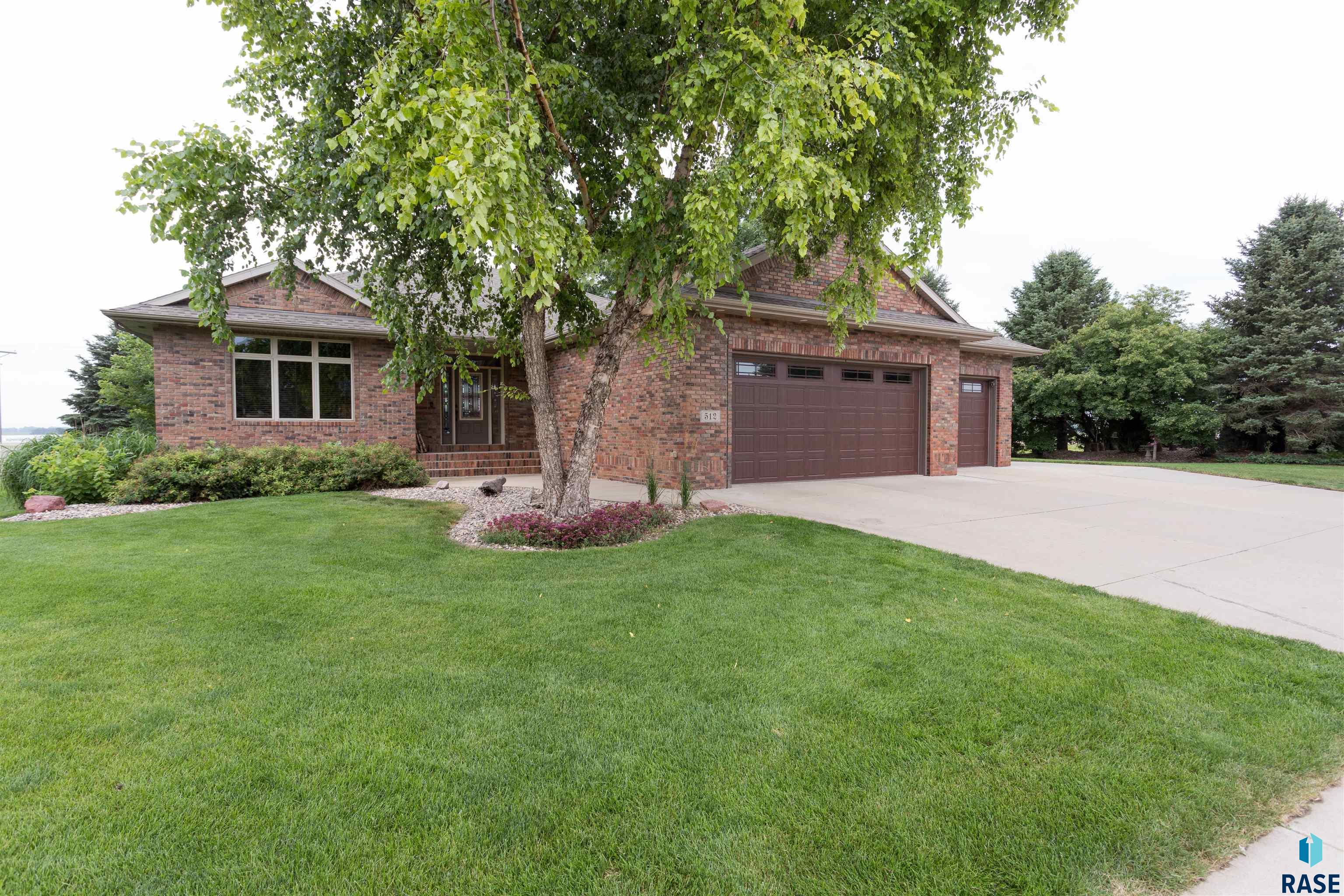 512 S Country Club Ave Avenue, Brandon, South Dakota image 1