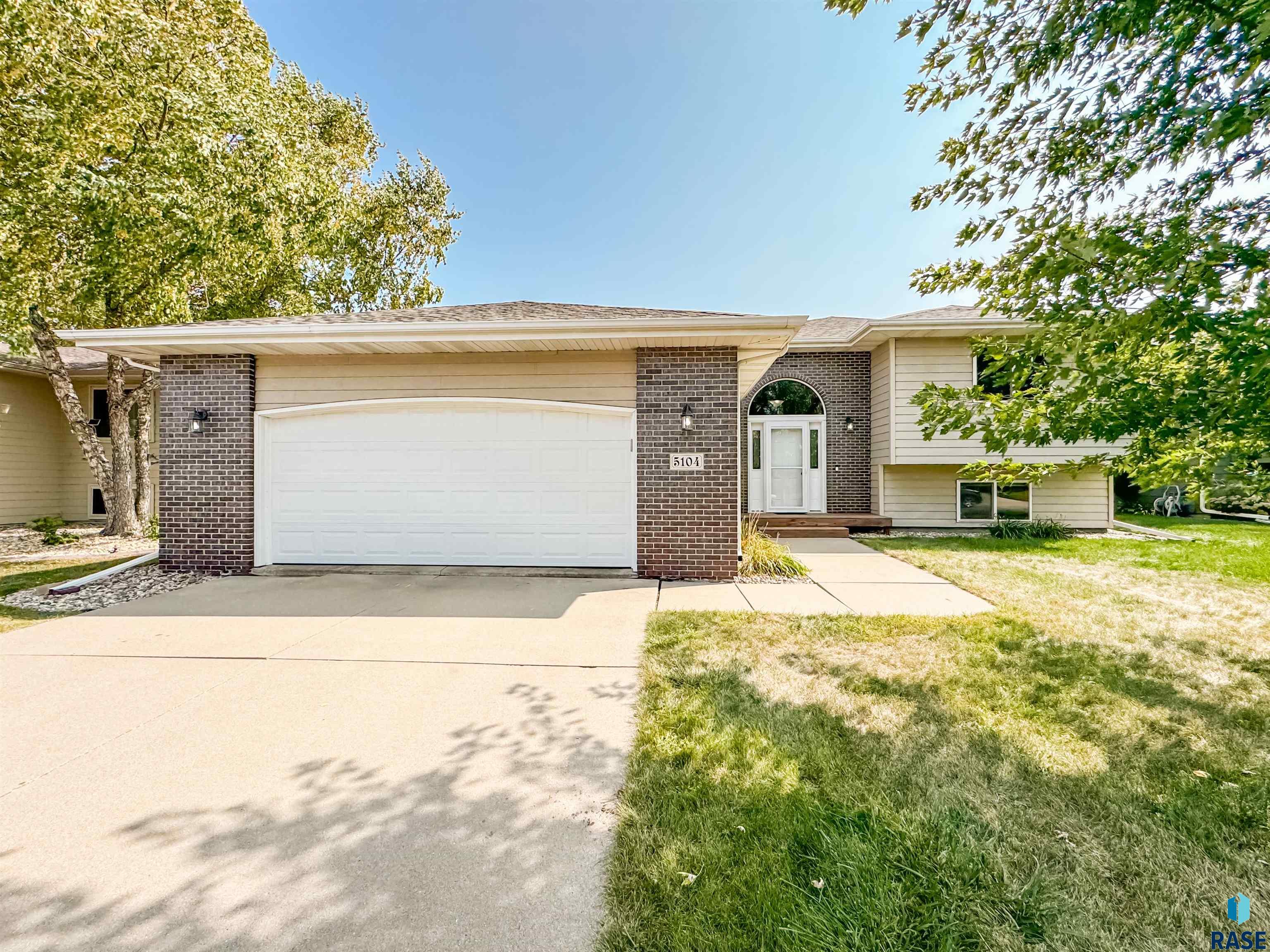 5104 S Sarmar Ave Avenue, Sioux Falls, South Dakota image 1