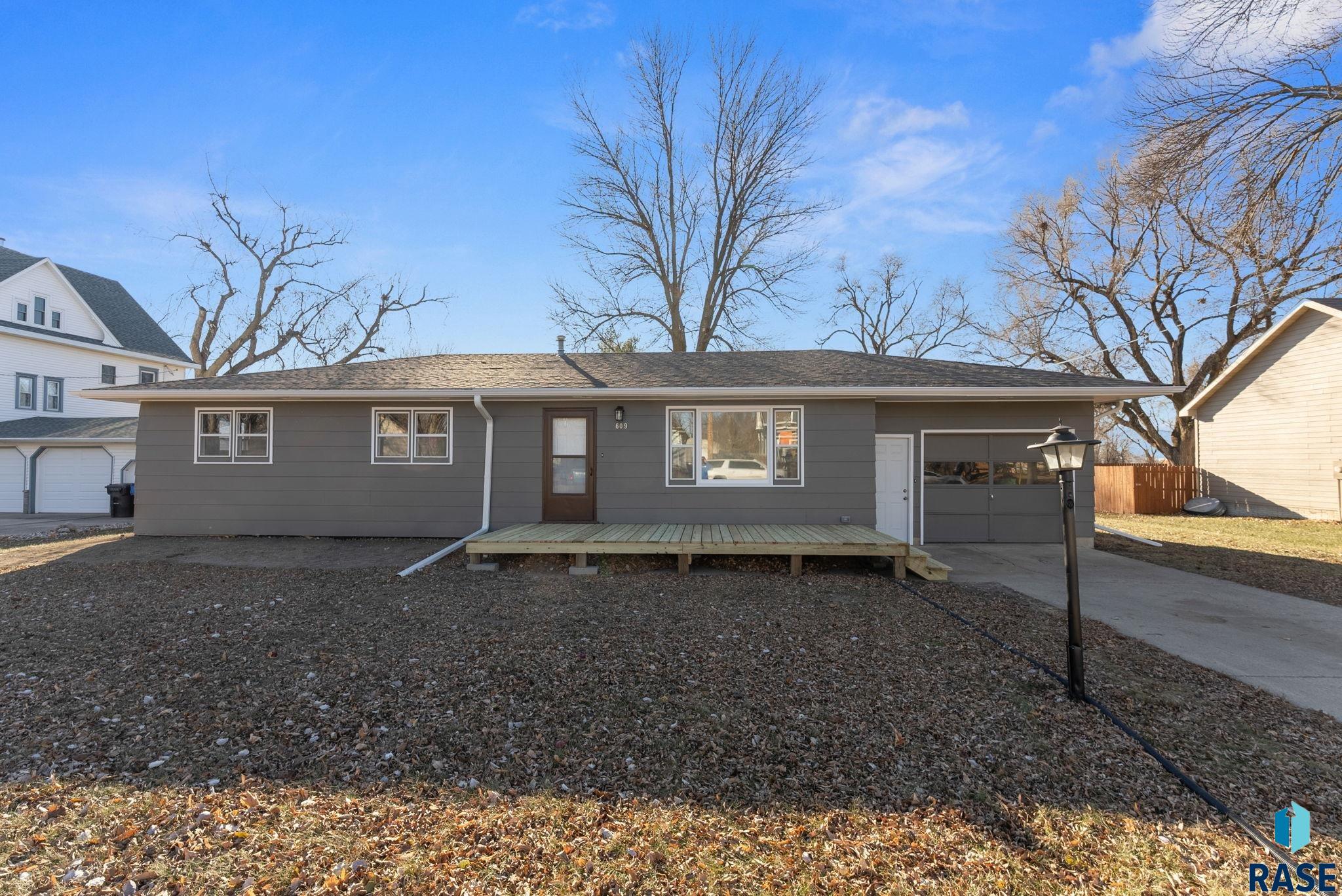 609 W 4th Ave Avenue, Lennox, South Dakota image 1