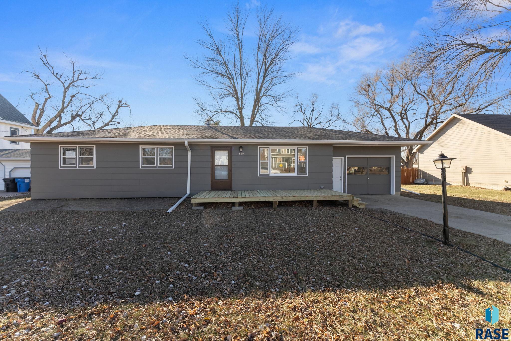 609 W 4th Ave Avenue, Lennox, South Dakota image 2