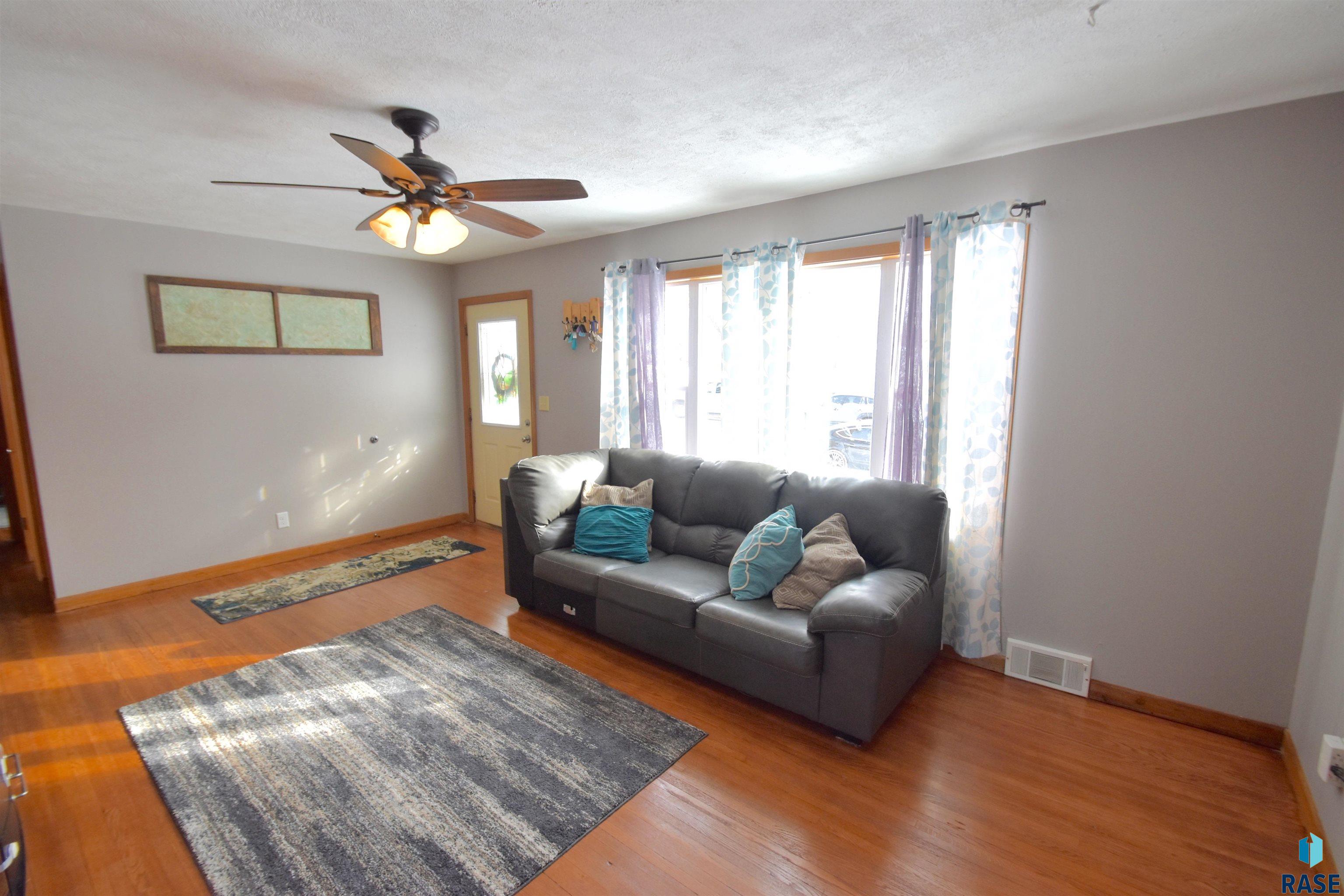 2916 E 14th St Street #203, Sioux Falls, New Jersey image 2