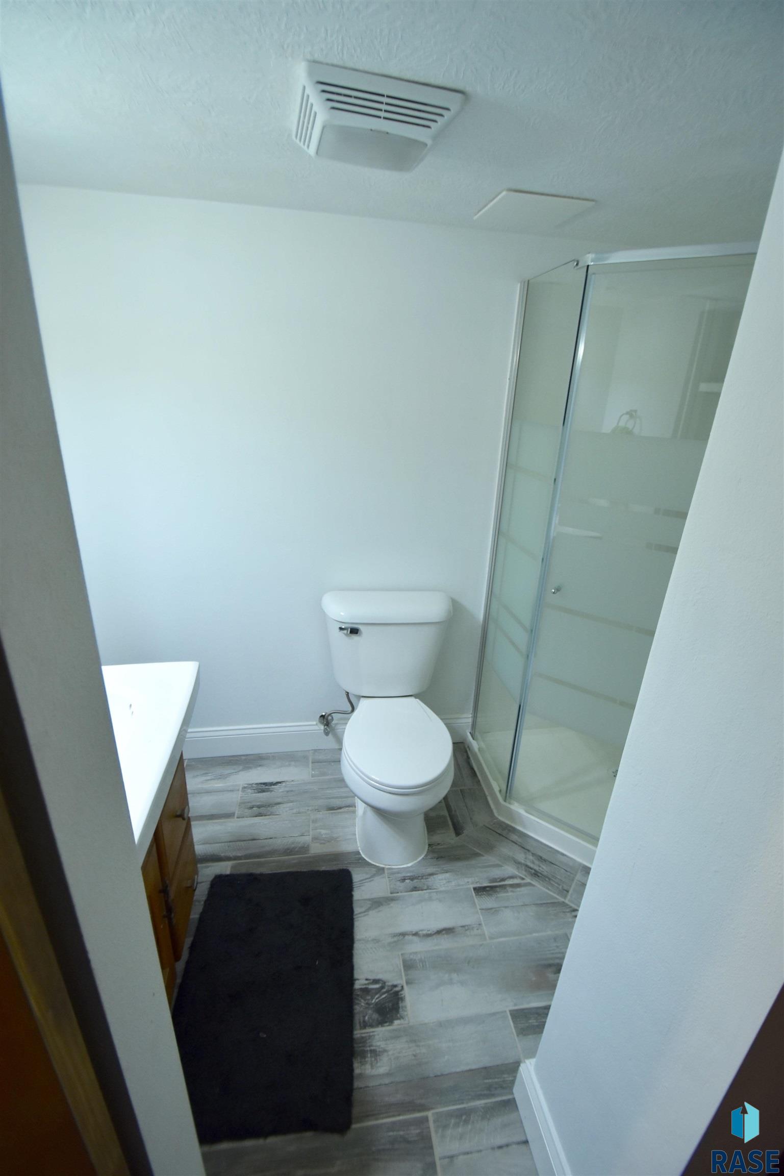 2916 E 14th St Street #203, Sioux Falls, New Jersey image 13