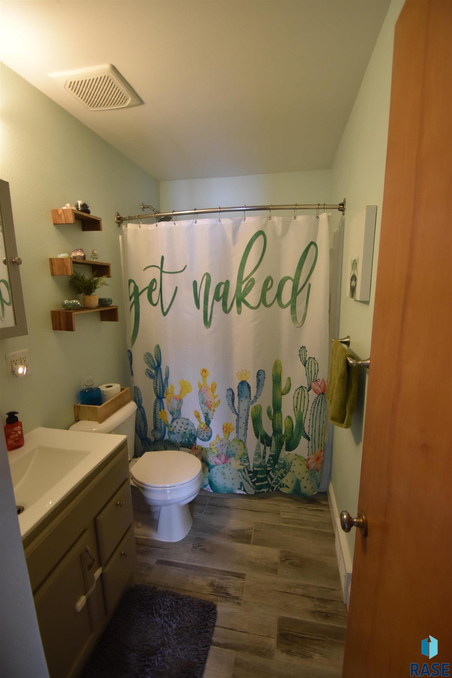 2916 E 14th St Street #203, Sioux Falls, New Jersey image 8