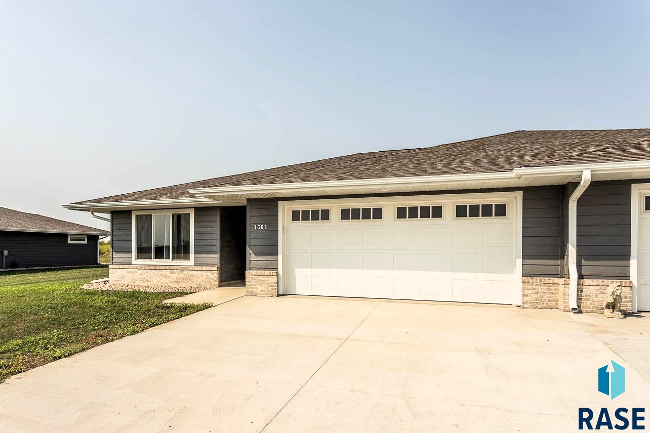 1605 Neil Ave Avenue, Dell Rapids, South Dakota image 1