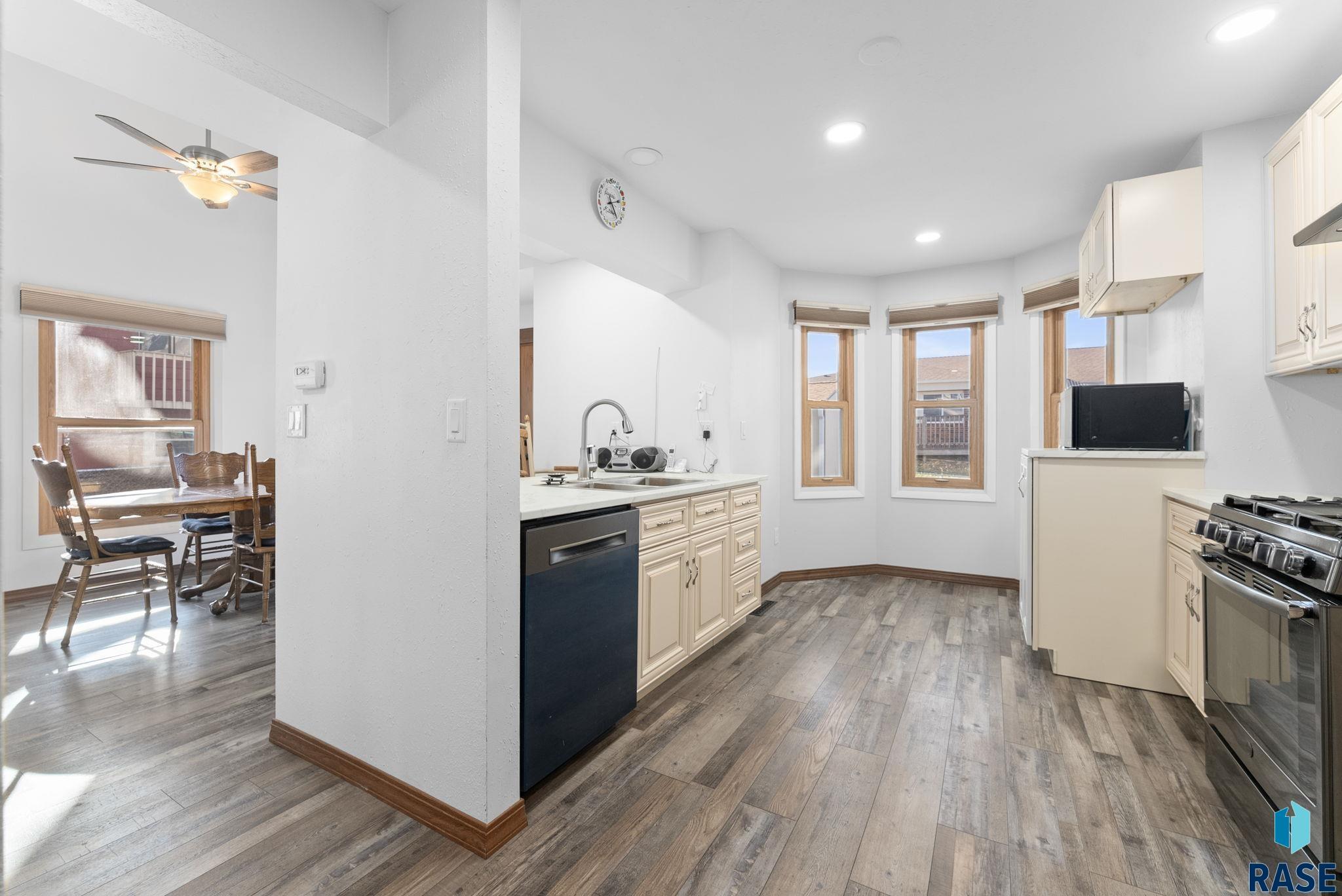 3325 E Manor Cir Circle, Sioux Falls, New Jersey image 17