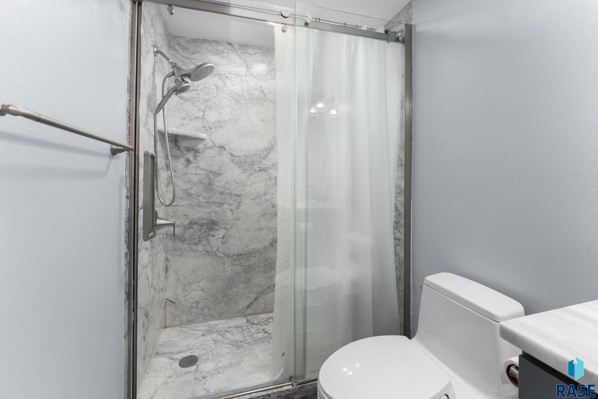 3325 E Manor Cir Circle, Sioux Falls, New Jersey image 8