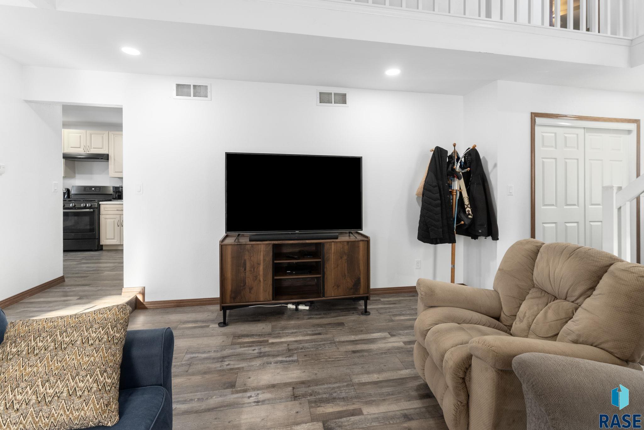 3325 E Manor Cir Circle, Sioux Falls, New Jersey image 24